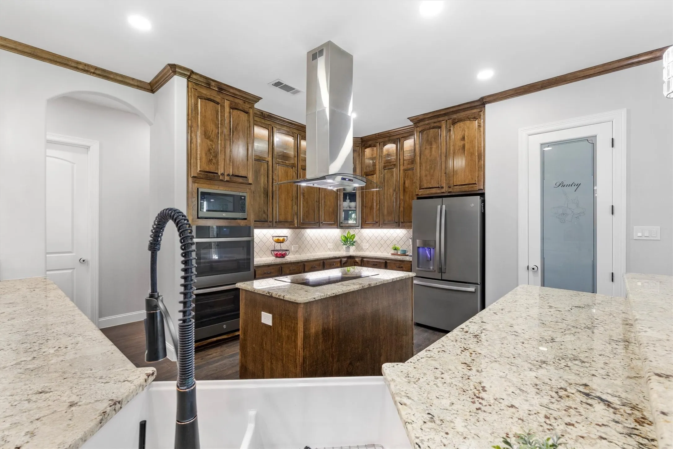 Single Family Residence For Sale in Rockwall County , 1187 N Country Lane, Rockwall, Texas 75087, 4 Bedroom, 4 Bathroom, 2 Garage spaces, 3,500 Sqft, built in 2020, mls#21312332, Real Estate Agent in Rockwall, Homes For Sale in Rockwall county, Homes For Sale in Rockwall, Realtor in Rockwall Texas, Real Estate Brokerage Independent Realty Texas, Luminita Cordes Realtor