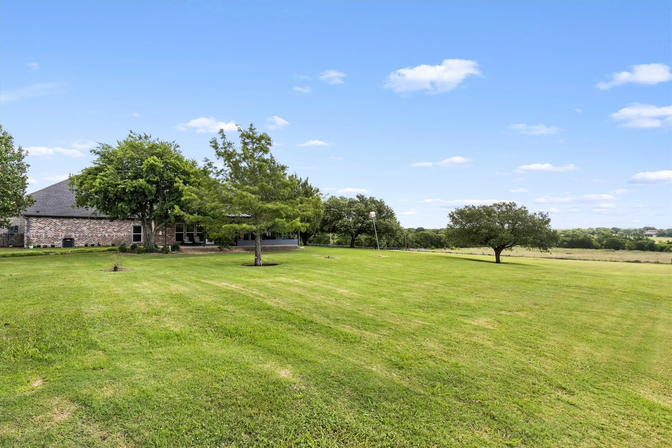 Single Family Residence For Sale in Rockwall County , 1187 N Country Lane, Rockwall, Texas 75087, 4 Bedroom, 4 Bathroom, 2 Garage spaces, 3,500 Sqft, built in 2020, mls#21312332, Real Estate Agent in Rockwall, Homes For Sale in Rockwall county, Homes For Sale in Rockwall, Realtor in Rockwall Texas, Real Estate Brokerage Independent Realty Texas, Luminita Cordes Realtor