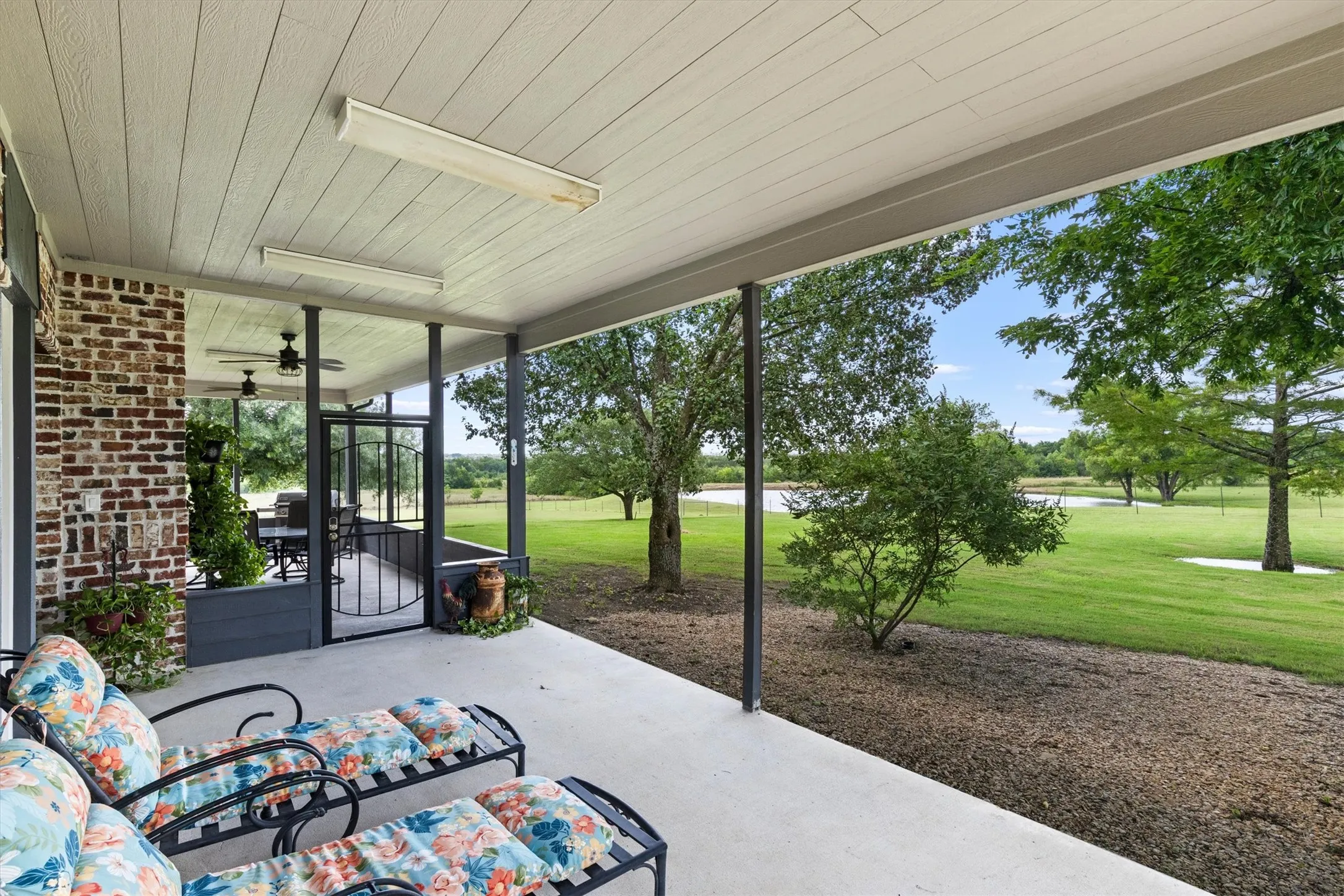 Single Family Residence For Sale in Rockwall County , 1187 N Country Lane, Rockwall, Texas 75087, 4 Bedroom, 4 Bathroom, 2 Garage spaces, 3,500 Sqft, built in 2020, mls#21312332, Real Estate Agent in Rockwall, Homes For Sale in Rockwall county, Homes For Sale in Rockwall, Realtor in Rockwall Texas, Real Estate Brokerage Independent Realty Texas, Luminita Cordes Realtor
