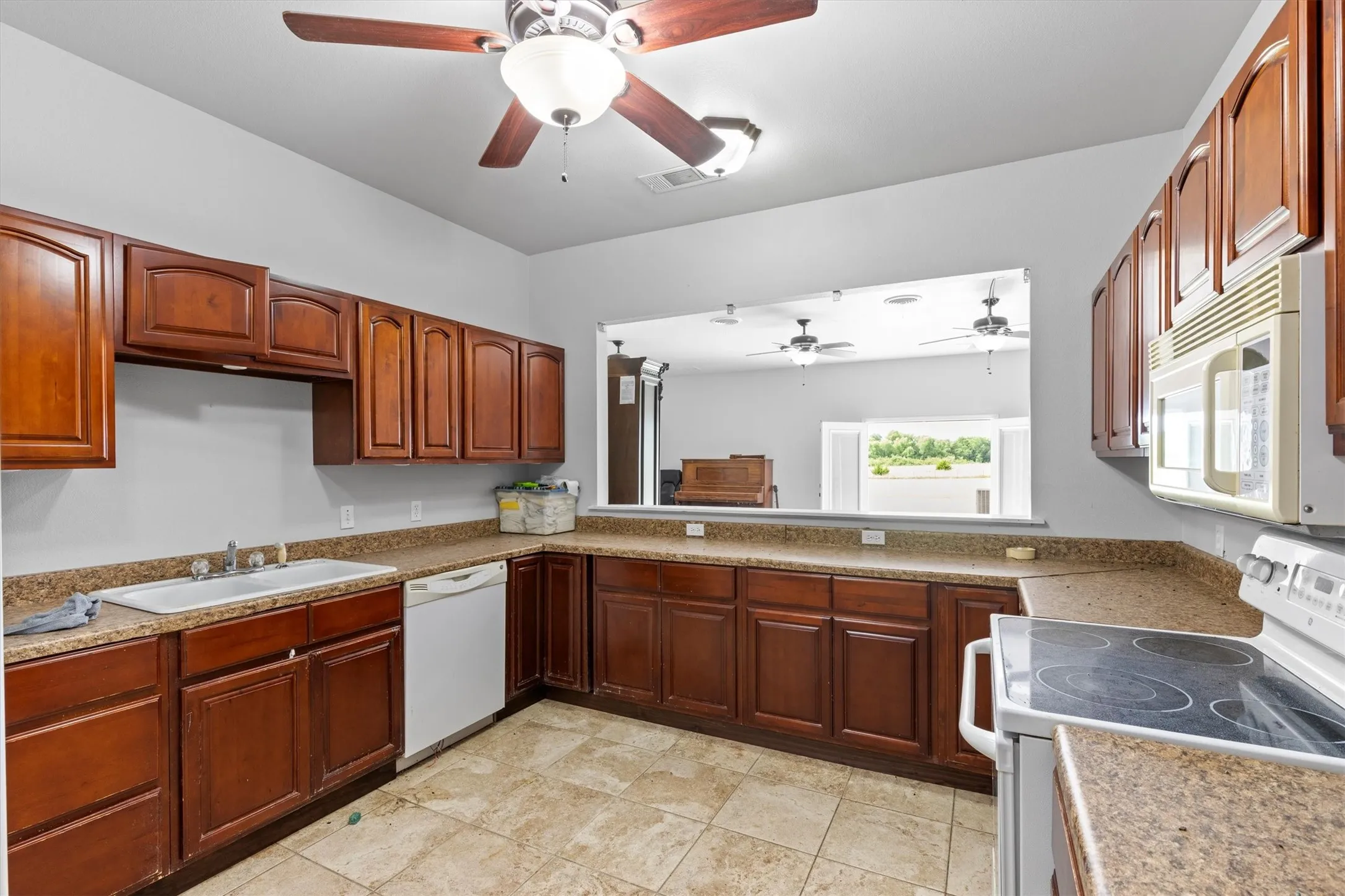 Single Family Residence For Sale in Rockwall County , 1187 N Country Lane, Rockwall, Texas 75087, 4 Bedroom, 4 Bathroom, 2 Garage spaces, 3,500 Sqft, built in 2020, mls#21312332, Real Estate Agent in Rockwall, Homes For Sale in Rockwall county, Homes For Sale in Rockwall, Realtor in Rockwall Texas, Real Estate Brokerage Independent Realty Texas, Luminita Cordes Realtor