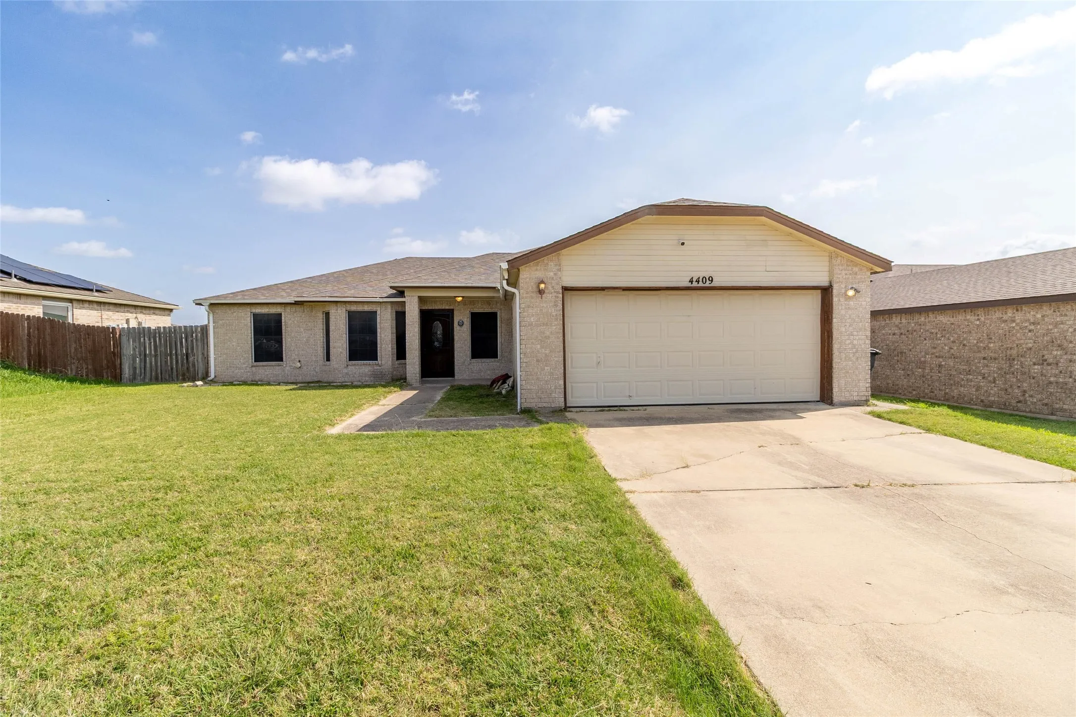 Single Family Residence For Sale in Bell County , 4409 Hank Drive, Killeen, Texas 76549, 4 Bedrooms, 2 Bathrooms, 2 Garage spaces, 1,906 Sqft, built in 2005, Price $240,000, mls#21310215, Real Estate Agent in Killeen, Homes For Sale in Bell county, Homes For Sale in Killeen, Realtor in Killeen Texas, Real Estate Brokerage Independent Realty Texas, Luminita Cordes Realtor
