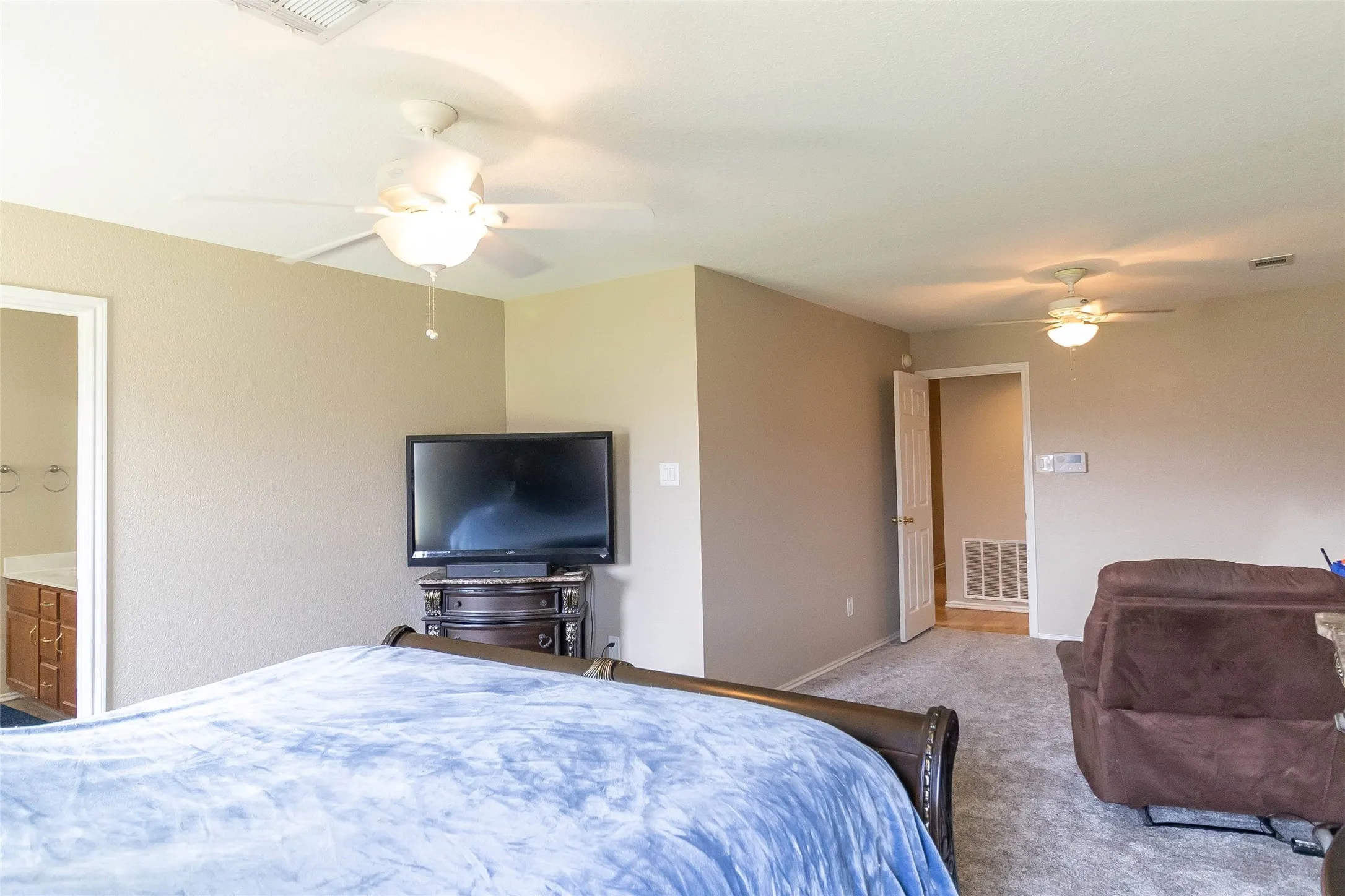 Single Family Residence For Sale in Bell County , 4409 Hank Drive, Killeen, Texas 76549, 4 Bedrooms, 2 Bathrooms, 2 Garage spaces, 1,906 Sqft, built in 2005, Price $240,000, mls#21310215, Real Estate Agent in Killeen, Homes For Sale in Bell county, Homes For Sale in Killeen, Realtor in Killeen Texas, Real Estate Brokerage Independent Realty Texas, Luminita Cordes Realtor