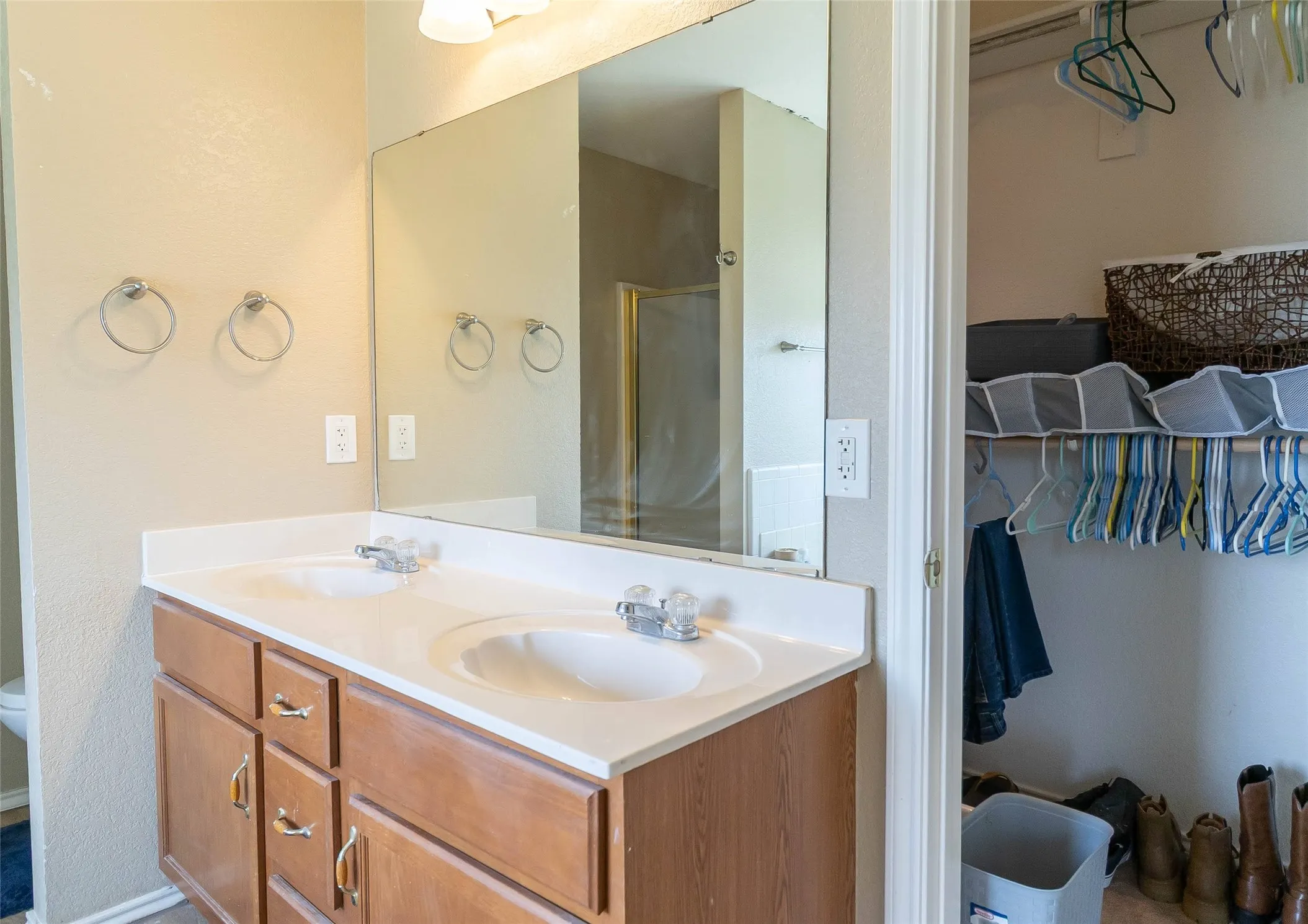 Single Family Residence For Sale in Bell County , 4409 Hank Drive, Killeen, Texas 76549, 4 Bedrooms, 2 Bathrooms, 2 Garage spaces, 1,906 Sqft, built in 2005, Price $240,000, mls#21310215, Real Estate Agent in Killeen, Homes For Sale in Bell county, Homes For Sale in Killeen, Realtor in Killeen Texas, Real Estate Brokerage Independent Realty Texas, Luminita Cordes Realtor