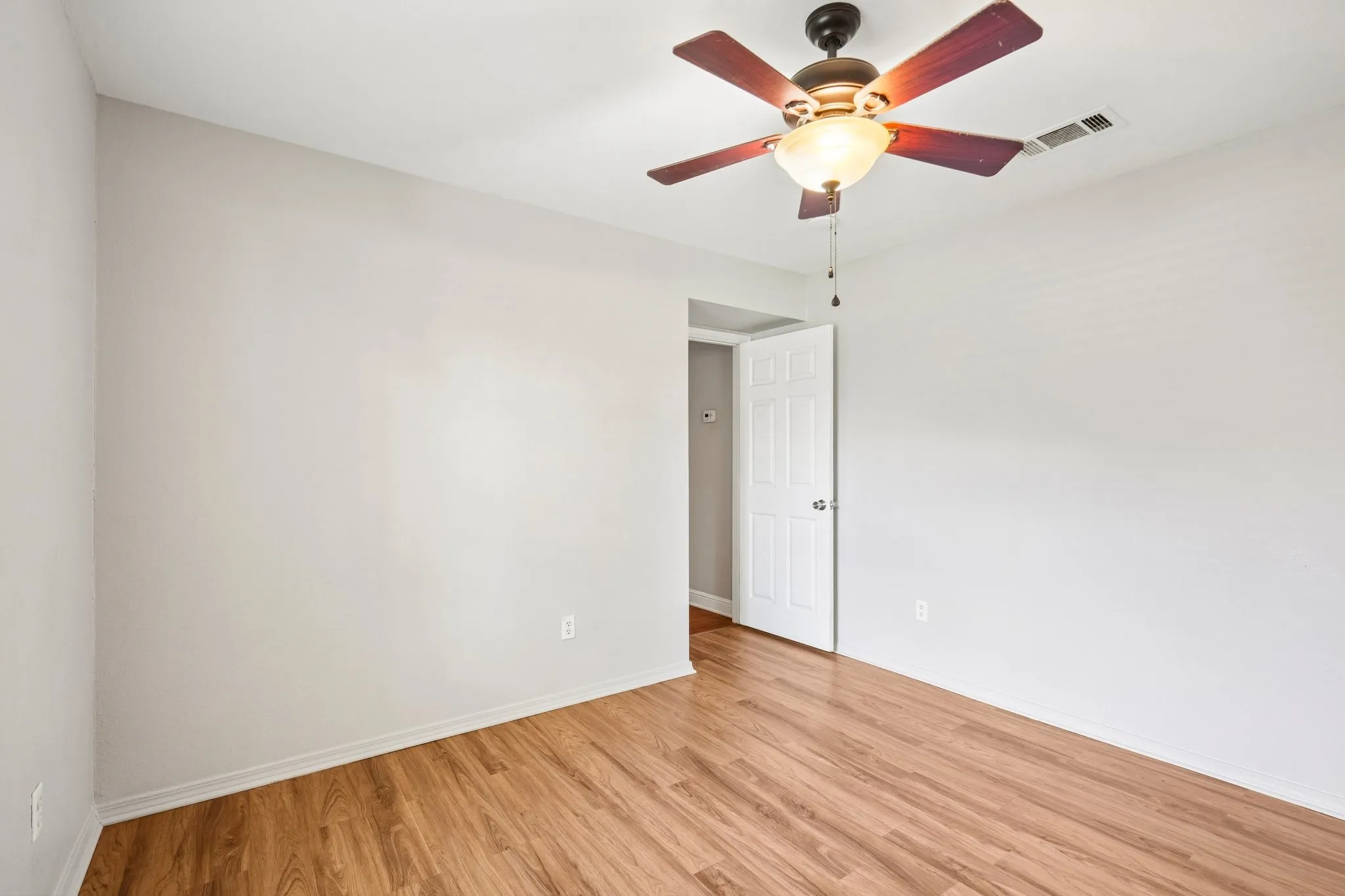 Single Family Residence For Sale in Collin County , 923 Rockwall Street, Mc Kinney, Texas 75069, 4 Bedroom, 2 Bathroom, Garage spaces, 1,570 Sqft, built in 2004, mls#21311811, Real Estate Agent in Mc Kinney, Homes For Sale in Collin county, Homes For Sale in Mc Kinney, Realtor in Mc Kinney Texas, Real Estate Brokerage Independent Realty Texas, Luminita Cordes Realtor