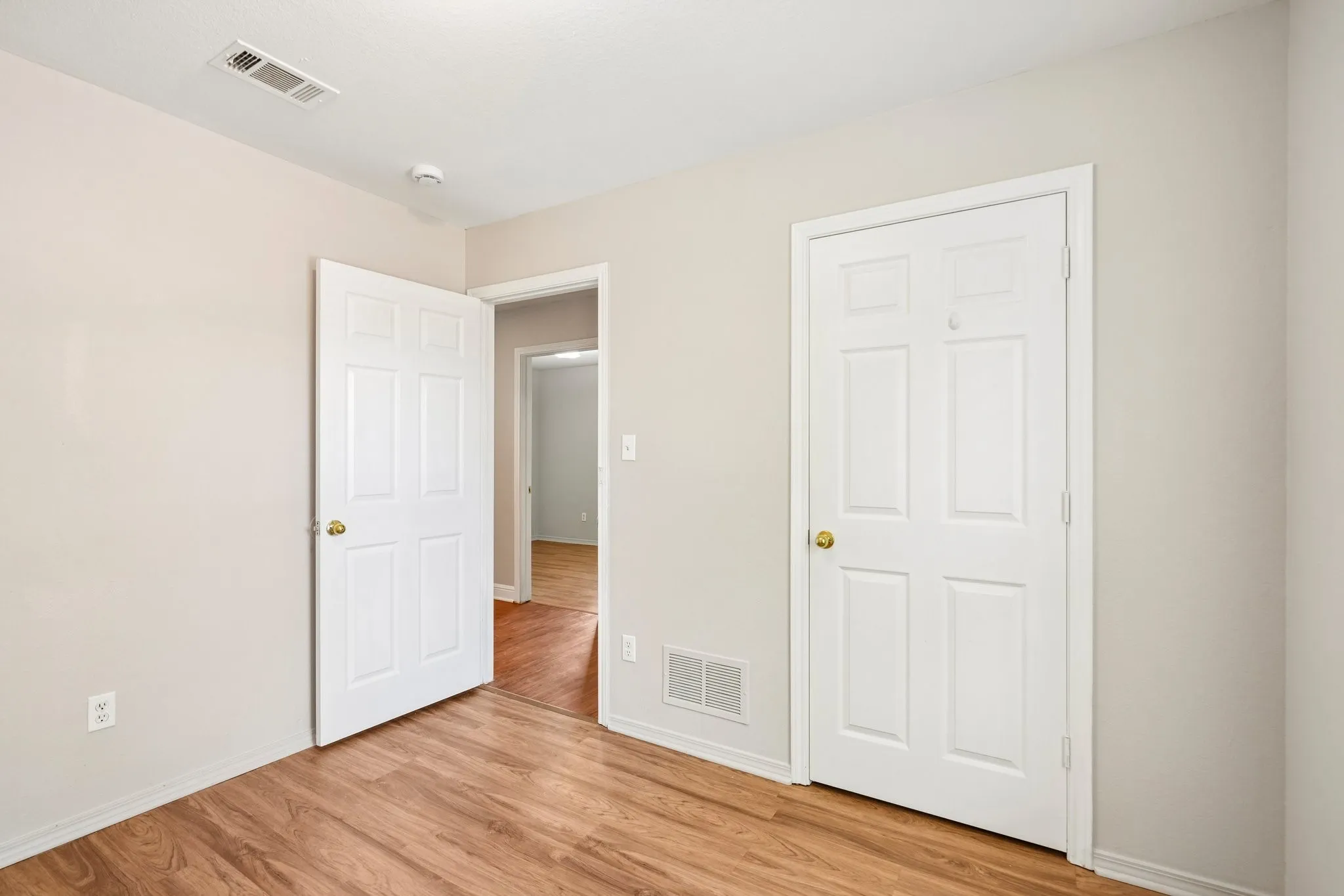 Single Family Residence For Sale in Collin County , 923 Rockwall Street, Mc Kinney, Texas 75069, 4 Bedroom, 2 Bathroom, Garage spaces, 1,570 Sqft, built in 2004, mls#21311811, Real Estate Agent in Mc Kinney, Homes For Sale in Collin county, Homes For Sale in Mc Kinney, Realtor in Mc Kinney Texas, Real Estate Brokerage Independent Realty Texas, Luminita Cordes Realtor