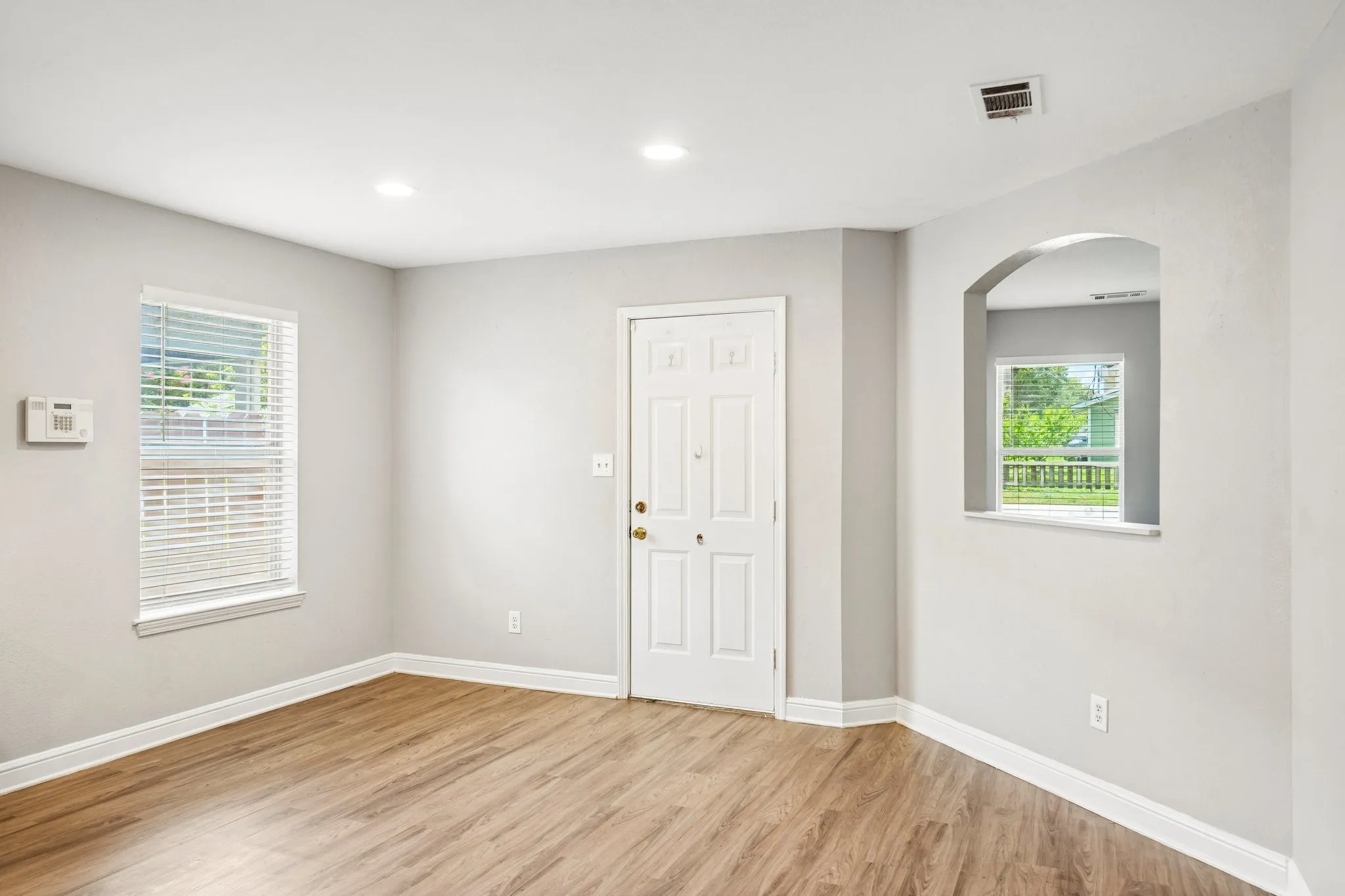 Single Family Residence For Sale in Collin County , 923 Rockwall Street, Mc Kinney, Texas 75069, 4 Bedroom, 2 Bathroom, Garage spaces, 1,570 Sqft, built in 2004, mls#21311811, Real Estate Agent in Mc Kinney, Homes For Sale in Collin county, Homes For Sale in Mc Kinney, Realtor in Mc Kinney Texas, Real Estate Brokerage Independent Realty Texas, Luminita Cordes Realtor