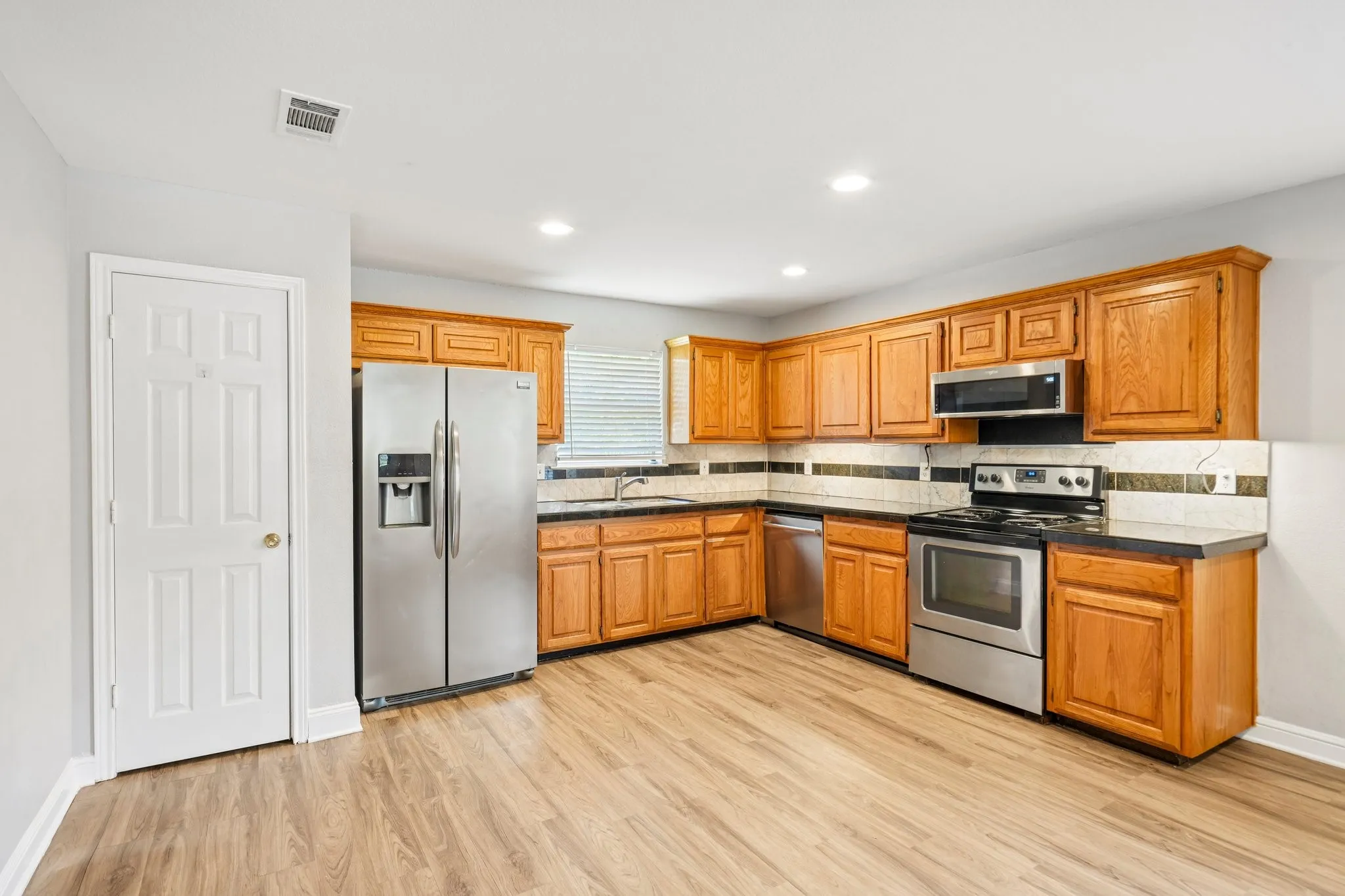 Single Family Residence For Sale in Collin County , 923 Rockwall Street, Mc Kinney, Texas 75069, 4 Bedroom, 2 Bathroom, Garage spaces, 1,570 Sqft, built in 2004, mls#21311811, Real Estate Agent in Mc Kinney, Homes For Sale in Collin county, Homes For Sale in Mc Kinney, Realtor in Mc Kinney Texas, Real Estate Brokerage Independent Realty Texas, Luminita Cordes Realtor