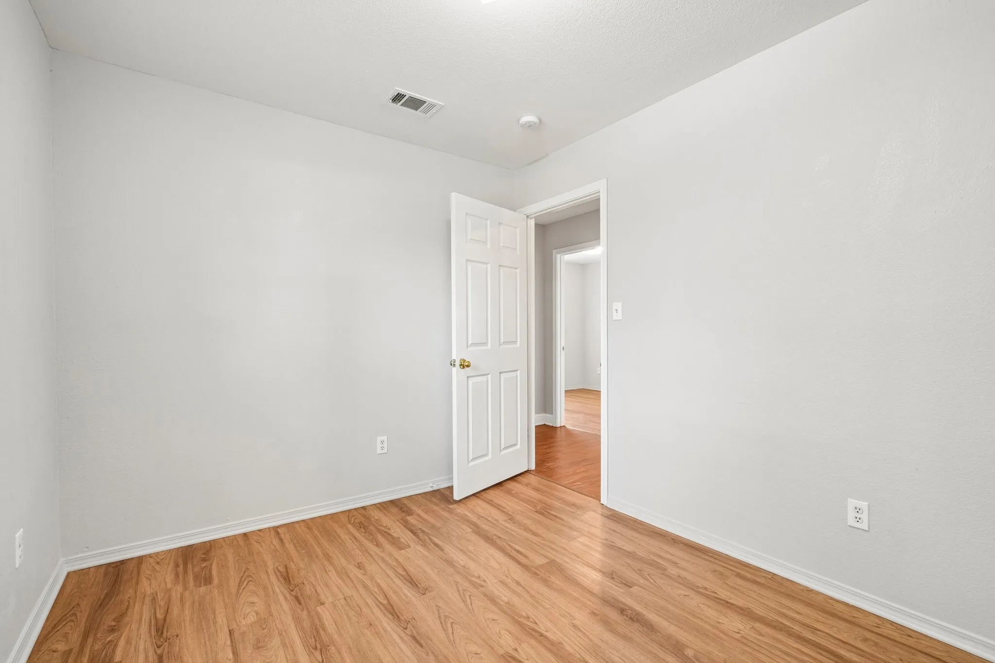 Single Family Residence For Sale in Collin County , 923 Rockwall Street, Mc Kinney, Texas 75069, 4 Bedroom, 2 Bathroom, Garage spaces, 1,570 Sqft, built in 2004, mls#21311811, Real Estate Agent in Mc Kinney, Homes For Sale in Collin county, Homes For Sale in Mc Kinney, Realtor in Mc Kinney Texas, Real Estate Brokerage Independent Realty Texas, Luminita Cordes Realtor