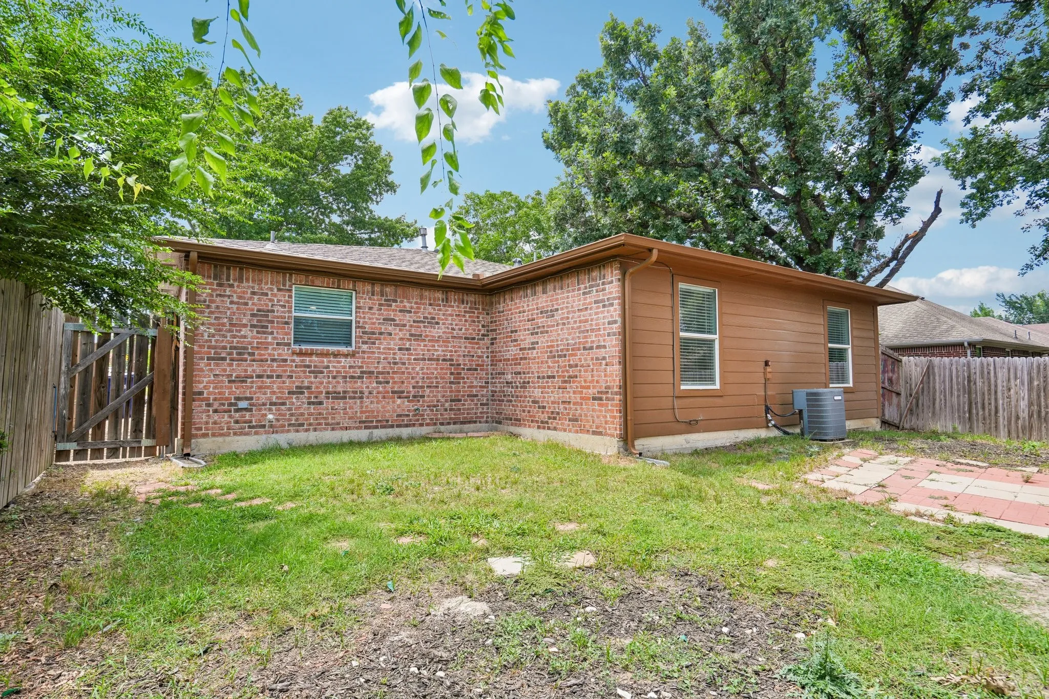 Single Family Residence For Sale in Collin County , 923 Rockwall Street, Mc Kinney, Texas 75069, 4 Bedroom, 2 Bathroom, Garage spaces, 1,570 Sqft, built in 2004, mls#21311811, Real Estate Agent in Mc Kinney, Homes For Sale in Collin county, Homes For Sale in Mc Kinney, Realtor in Mc Kinney Texas, Real Estate Brokerage Independent Realty Texas, Luminita Cordes Realtor