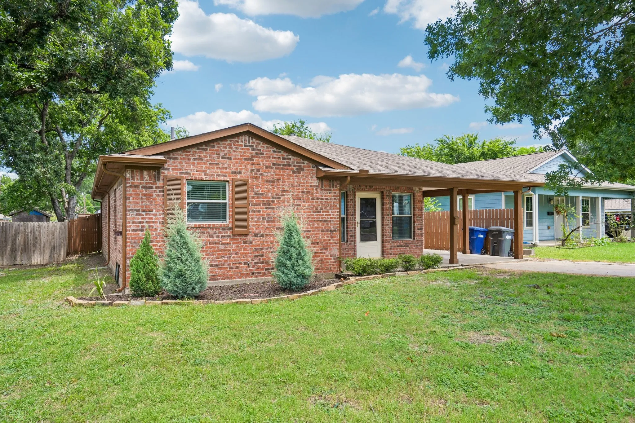 Single Family Residence For Sale in Collin County , 923 Rockwall Street, Mc Kinney, Texas 75069, 4 Bedroom, 2 Bathroom, Garage spaces, 1,570 Sqft, built in 2004, mls#21311811, Real Estate Agent in Mc Kinney, Homes For Sale in Collin county, Homes For Sale in Mc Kinney, Realtor in Mc Kinney Texas, Real Estate Brokerage Independent Realty Texas, Luminita Cordes Realtor
