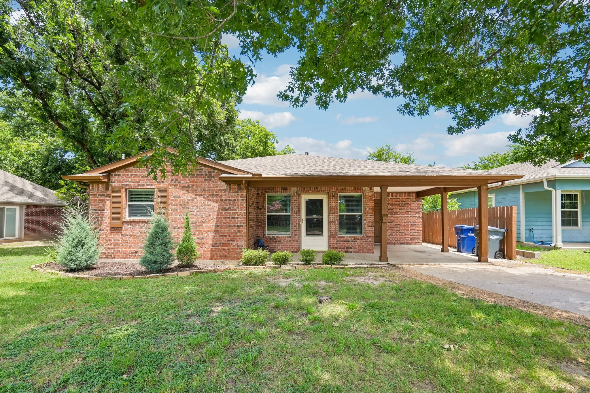Single Family Residence For Sale in Collin County , 923 Rockwall Street, Mc Kinney, Texas 75069, 4 Bedroom, 2 Bathroom, Garage spaces, 1,570 Sqft, built in 2004, mls#21311811, Real Estate Agent in Mc Kinney, Homes For Sale in Collin county, Homes For Sale in Mc Kinney, Realtor in Mc Kinney Texas, Real Estate Brokerage Independent Realty Texas, Luminita Cordes Realtor