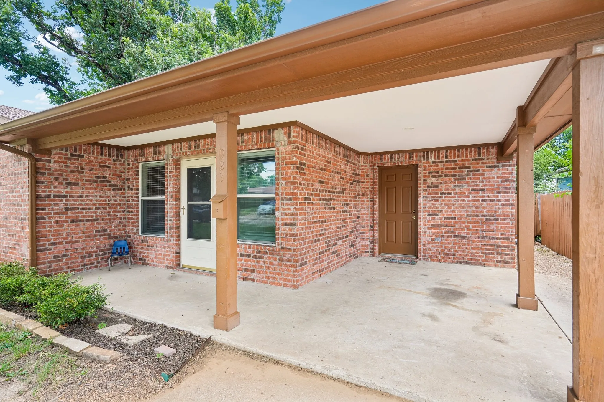 Single Family Residence For Sale in Collin County , 923 Rockwall Street, Mc Kinney, Texas 75069, 4 Bedroom, 2 Bathroom, Garage spaces, 1,570 Sqft, built in 2004, mls#21311811, Real Estate Agent in Mc Kinney, Homes For Sale in Collin county, Homes For Sale in Mc Kinney, Realtor in Mc Kinney Texas, Real Estate Brokerage Independent Realty Texas, Luminita Cordes Realtor
