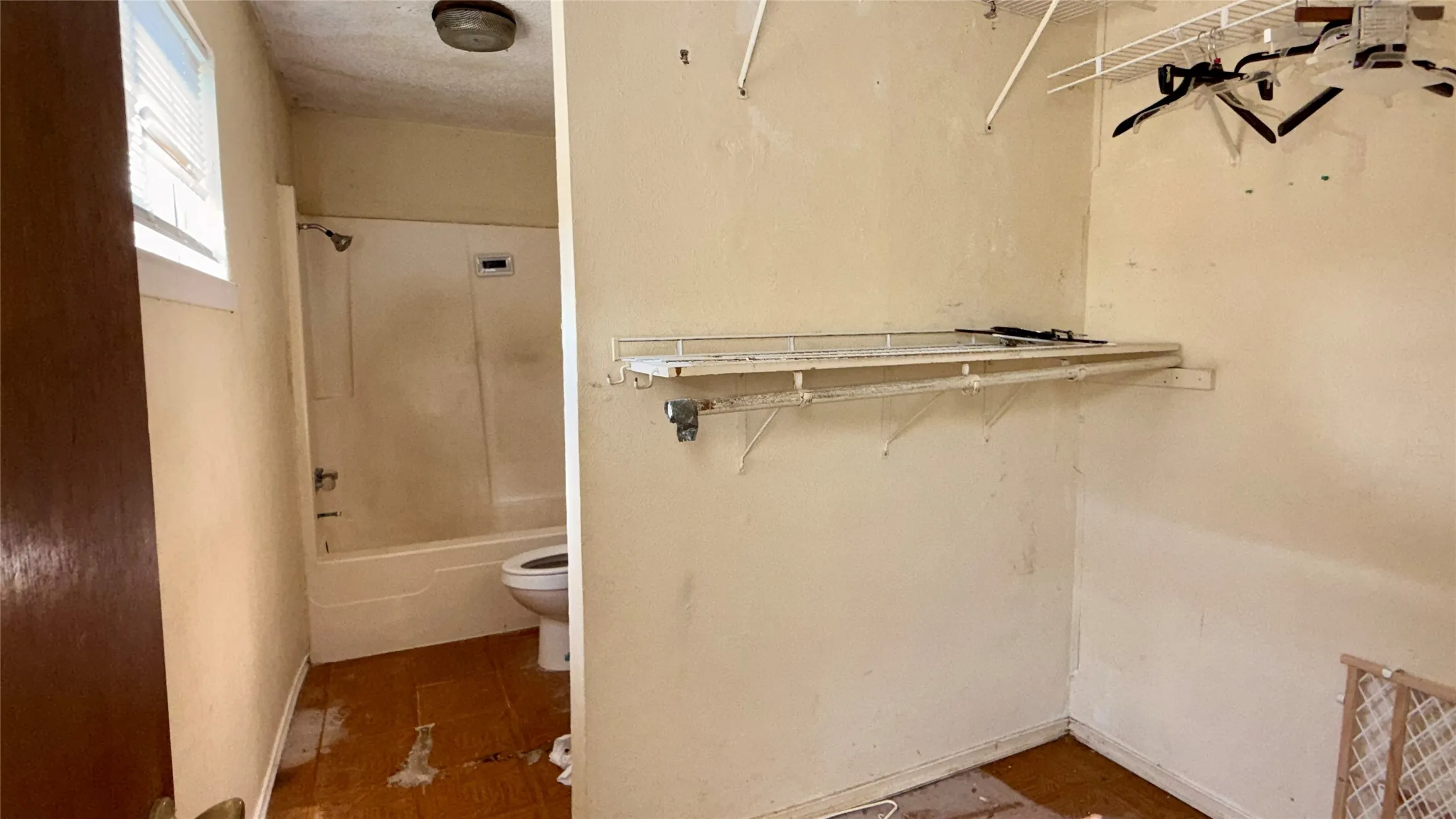 Single Family Residence For Sale in Denton County , 509 N 10th Street, Sanger, Texas 76266, 3 Bedrooms, 2 Bathrooms, Garage spaces, 1,152 Sqft, built in 1983, Price $195,000, mls#21311965, Real Estate Agent in Sanger, Homes For Sale in Denton county, Homes For Sale in Sanger, Realtor in Sanger Texas, Real Estate Brokerage Independent Realty Texas, Luminita Cordes Realtor