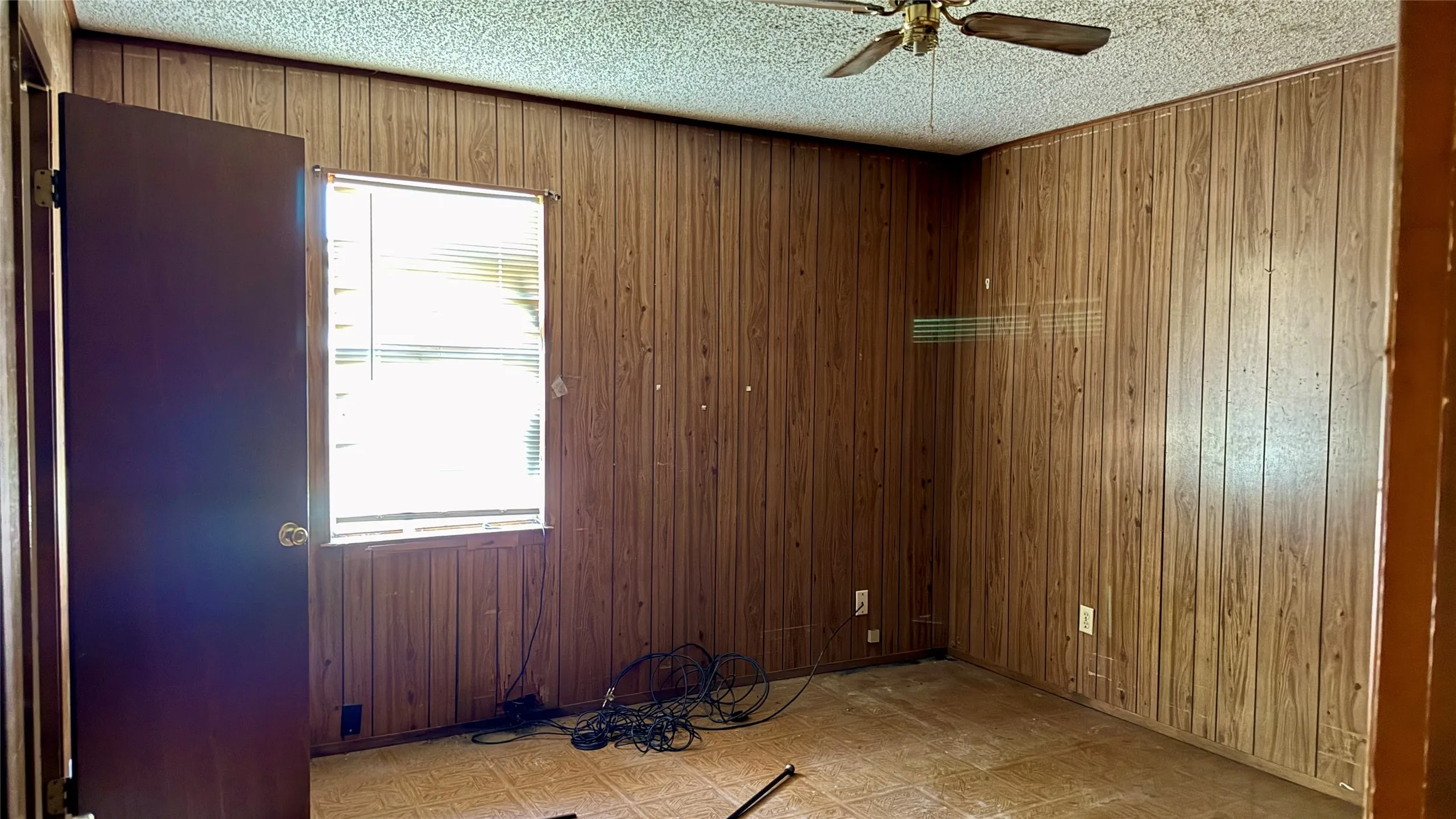 Single Family Residence For Sale in Denton County , 509 N 10th Street, Sanger, Texas 76266, 3 Bedrooms, 2 Bathrooms, Garage spaces, 1,152 Sqft, built in 1983, Price $195,000, mls#21311965, Real Estate Agent in Sanger, Homes For Sale in Denton county, Homes For Sale in Sanger, Realtor in Sanger Texas, Real Estate Brokerage Independent Realty Texas, Luminita Cordes Realtor