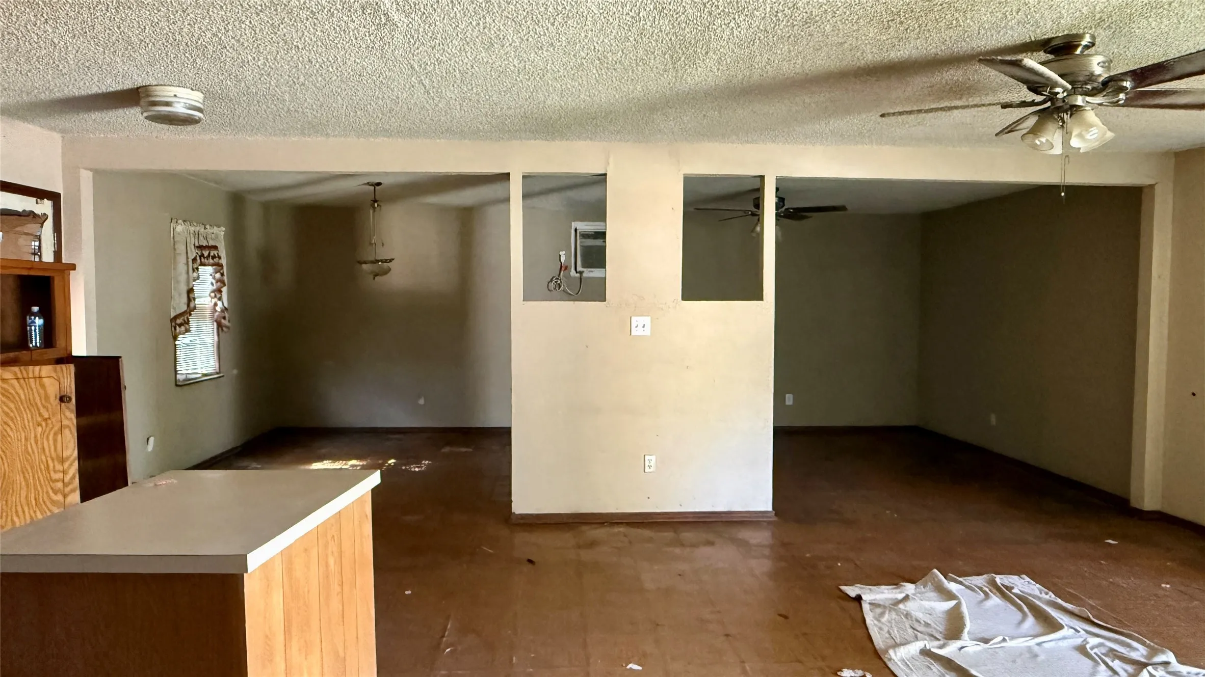 Single Family Residence For Sale in Denton County , 509 N 10th Street, Sanger, Texas 76266, 3 Bedrooms, 2 Bathrooms, Garage spaces, 1,152 Sqft, built in 1983, Price $195,000, mls#21311965, Real Estate Agent in Sanger, Homes For Sale in Denton county, Homes For Sale in Sanger, Realtor in Sanger Texas, Real Estate Brokerage Independent Realty Texas, Luminita Cordes Realtor