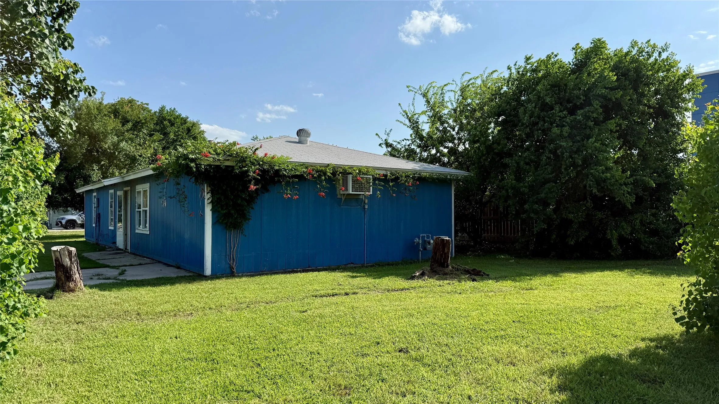 Single Family Residence For Sale in Denton County , 509 N 10th Street, Sanger, Texas 76266, 3 Bedrooms, 2 Bathrooms, Garage spaces, 1,152 Sqft, built in 1983, Price $195,000, mls#21311965, Real Estate Agent in Sanger, Homes For Sale in Denton county, Homes For Sale in Sanger, Realtor in Sanger Texas, Real Estate Brokerage Independent Realty Texas, Luminita Cordes Realtor
