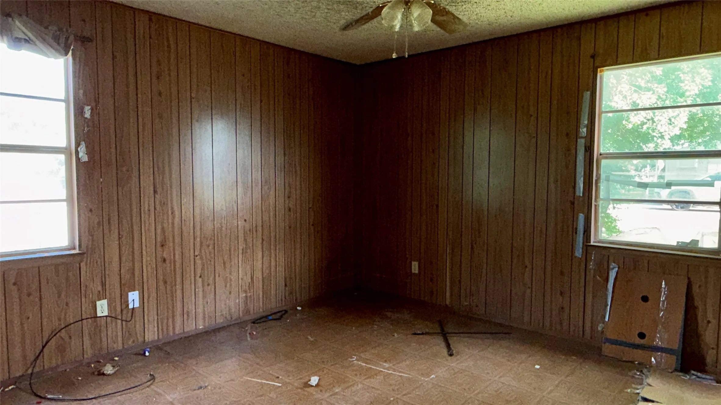 Single Family Residence For Sale in Denton County , 509 N 10th Street, Sanger, Texas 76266, 3 Bedrooms, 2 Bathrooms, Garage spaces, 1,152 Sqft, built in 1983, Price $195,000, mls#21311965, Real Estate Agent in Sanger, Homes For Sale in Denton county, Homes For Sale in Sanger, Realtor in Sanger Texas, Real Estate Brokerage Independent Realty Texas, Luminita Cordes Realtor