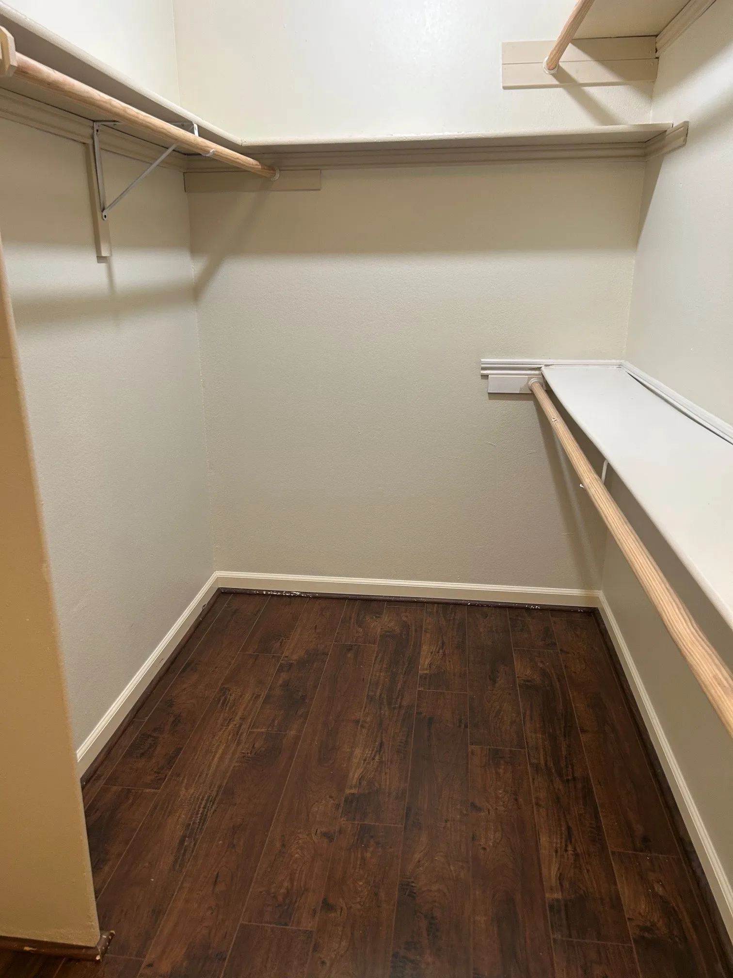 Apartment For Sale in Dallas County , 7525 Holly Hill Drive 45, Dallas, Texas 75231, 1 Bedroom, 1 Bathroom, Garage spaces, 863 Sqft, built in 1980, mls#21310619, Real Estate Agent in Dallas, Homes For Sale in Dallas county, Homes For Sale in Dallas, Realtor in Dallas Texas, Real Estate Brokerage Independent Realty Texas, Luminita Cordes Realtor