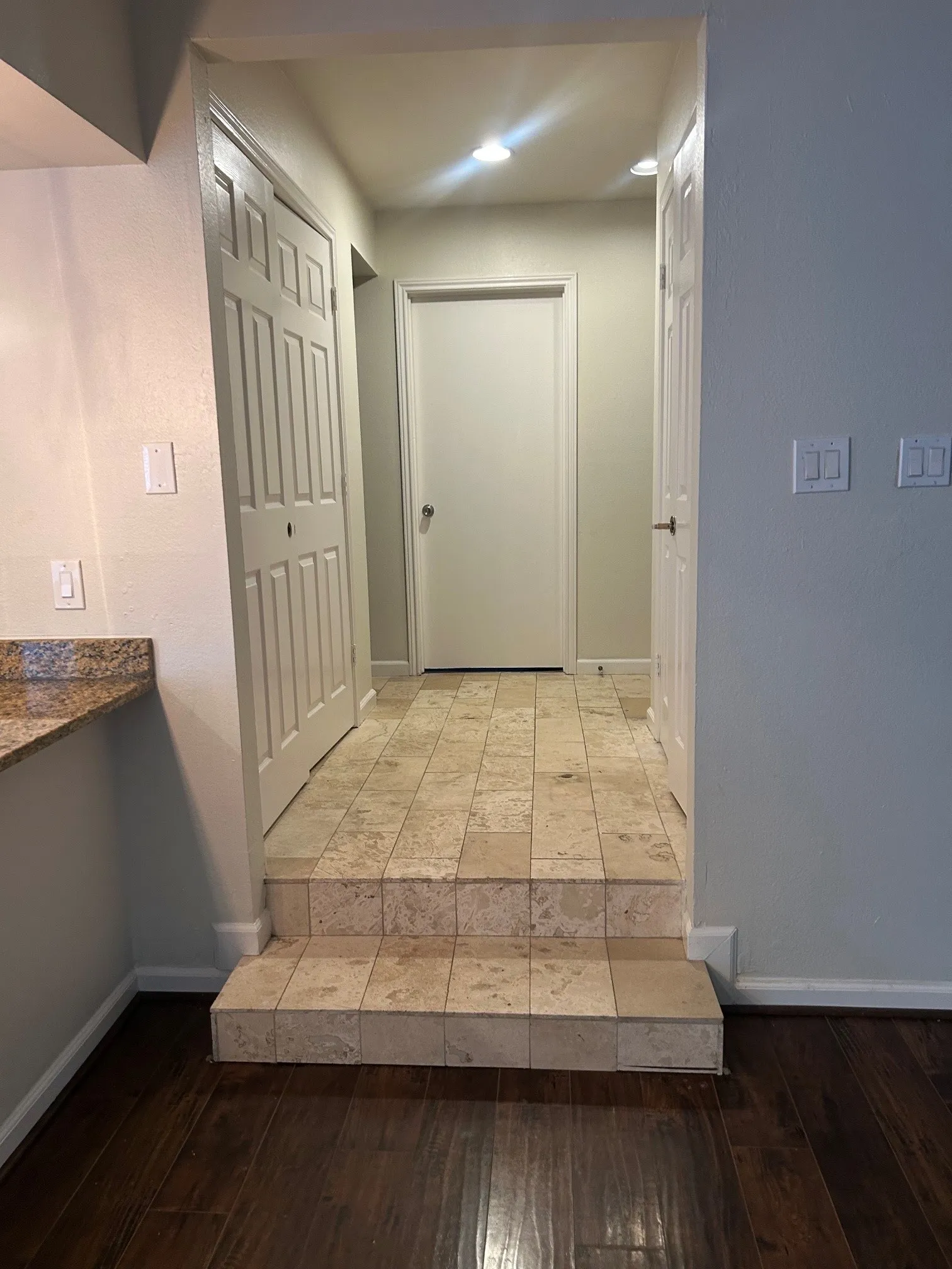 Apartment For Sale in Dallas County , 7525 Holly Hill Drive 45, Dallas, Texas 75231, 1 Bedroom, 1 Bathroom, Garage spaces, 863 Sqft, built in 1980, mls#21310619, Real Estate Agent in Dallas, Homes For Sale in Dallas county, Homes For Sale in Dallas, Realtor in Dallas Texas, Real Estate Brokerage Independent Realty Texas, Luminita Cordes Realtor