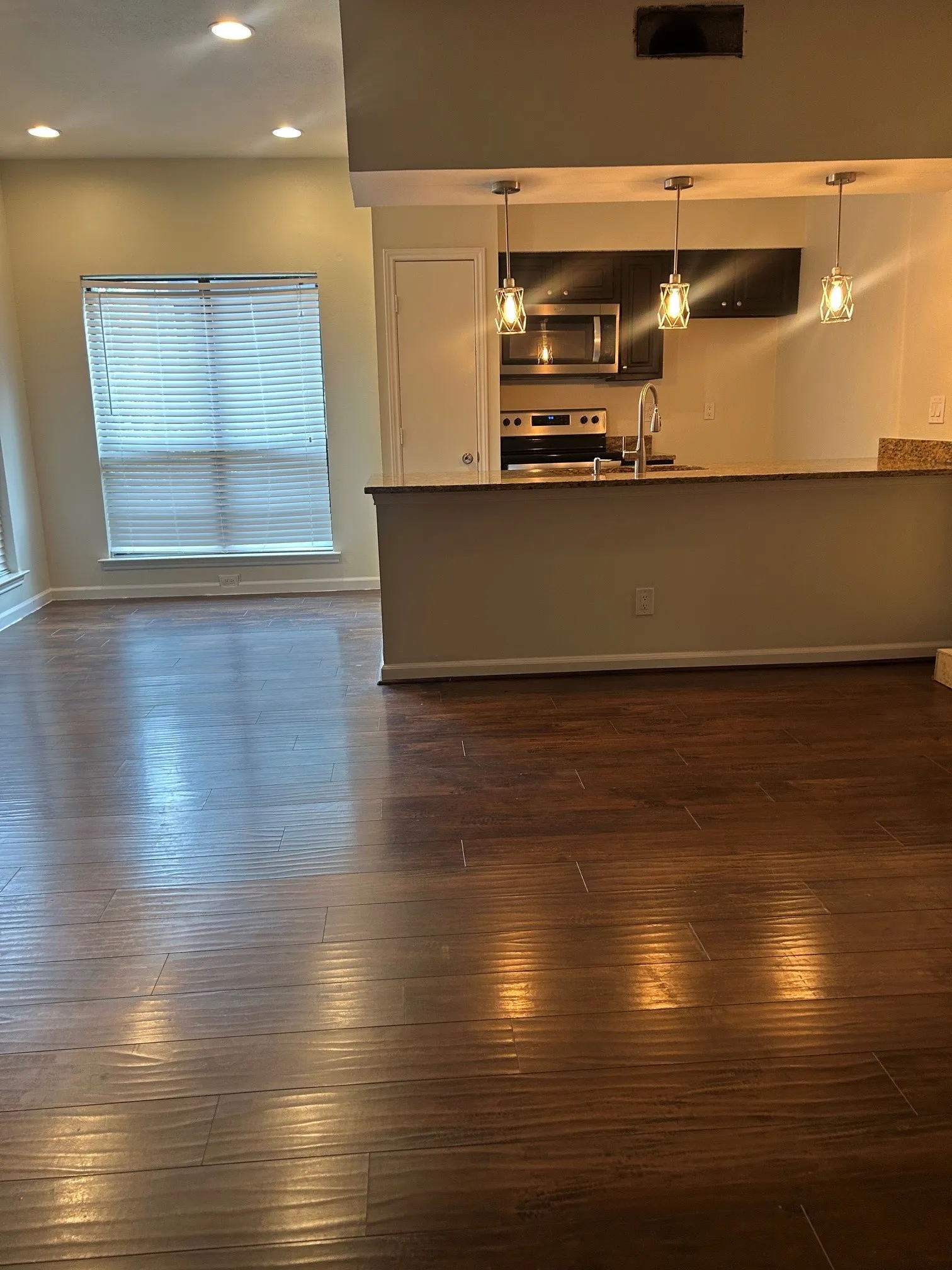 Apartment For Sale in Dallas County , 7525 Holly Hill Drive 45, Dallas, Texas 75231, 1 Bedroom, 1 Bathroom, Garage spaces, 863 Sqft, built in 1980, mls#21310619, Real Estate Agent in Dallas, Homes For Sale in Dallas county, Homes For Sale in Dallas, Realtor in Dallas Texas, Real Estate Brokerage Independent Realty Texas, Luminita Cordes Realtor