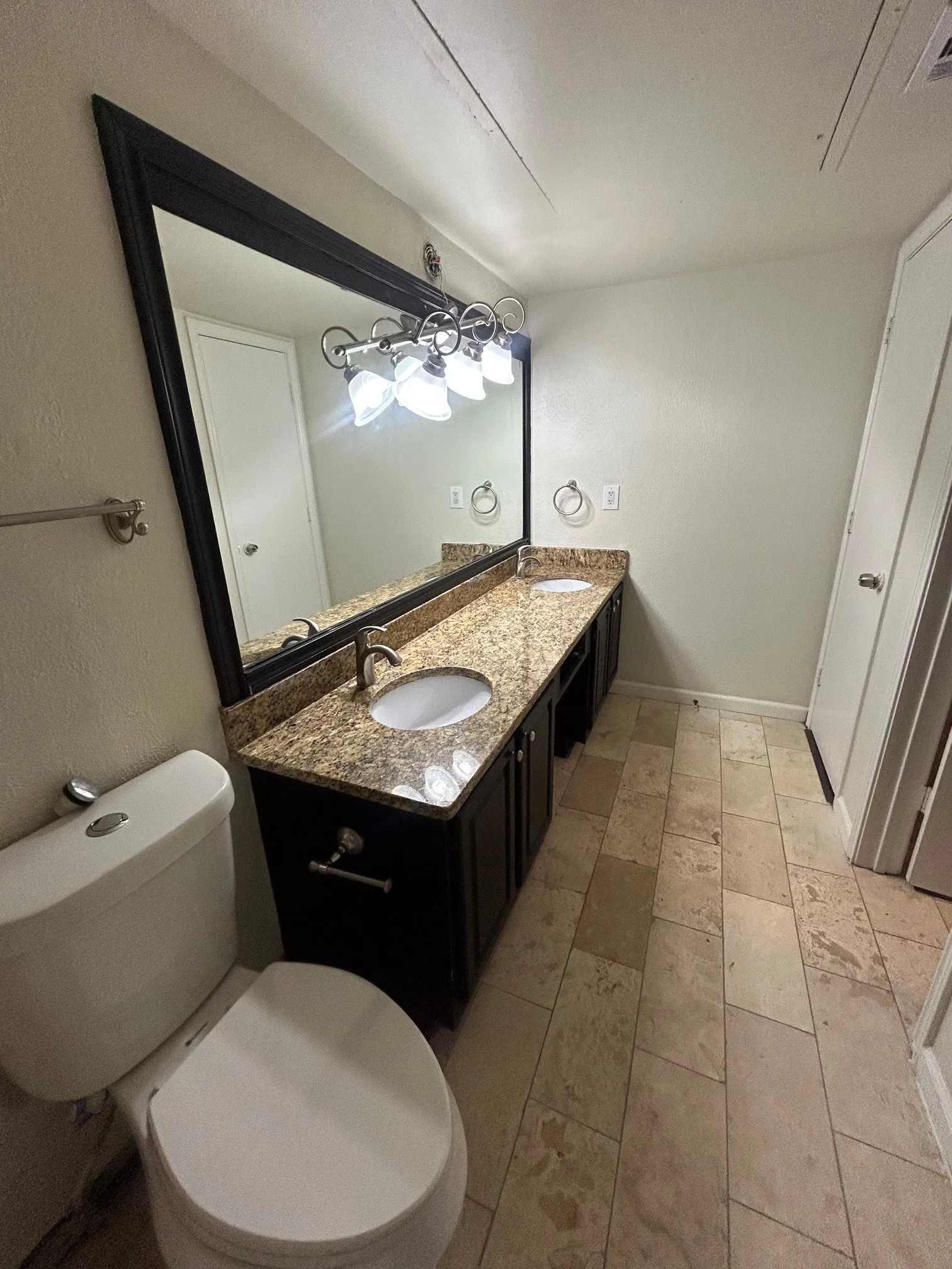 Apartment For Sale in Dallas County , 7525 Holly Hill Drive 45, Dallas, Texas 75231, 1 Bedroom, 1 Bathroom, Garage spaces, 863 Sqft, built in 1980, mls#21310619, Real Estate Agent in Dallas, Homes For Sale in Dallas county, Homes For Sale in Dallas, Realtor in Dallas Texas, Real Estate Brokerage Independent Realty Texas, Luminita Cordes Realtor