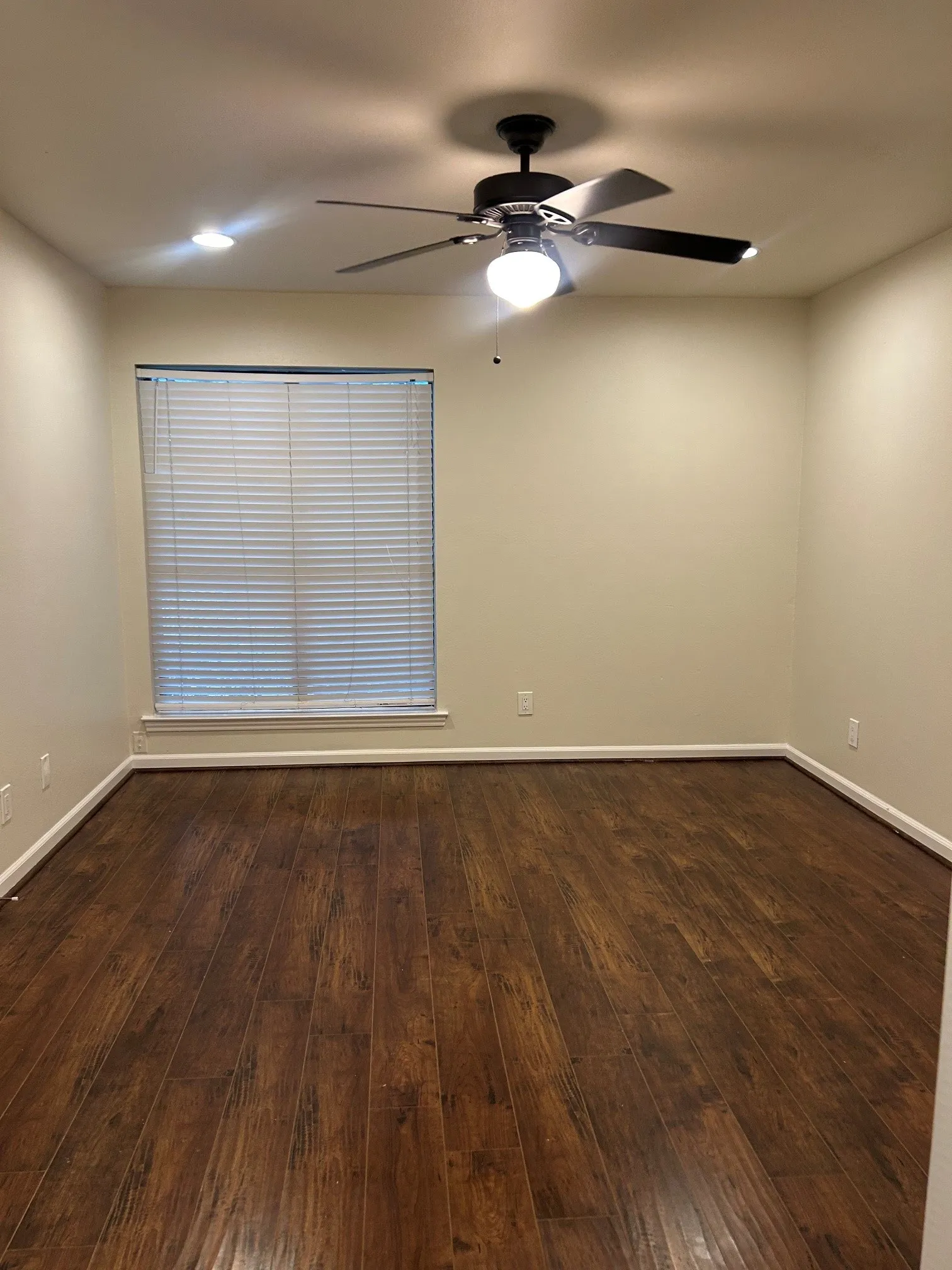 Apartment For Sale in Dallas County , 7525 Holly Hill Drive 45, Dallas, Texas 75231, 1 Bedroom, 1 Bathroom, Garage spaces, 863 Sqft, built in 1980, mls#21310619, Real Estate Agent in Dallas, Homes For Sale in Dallas county, Homes For Sale in Dallas, Realtor in Dallas Texas, Real Estate Brokerage Independent Realty Texas, Luminita Cordes Realtor