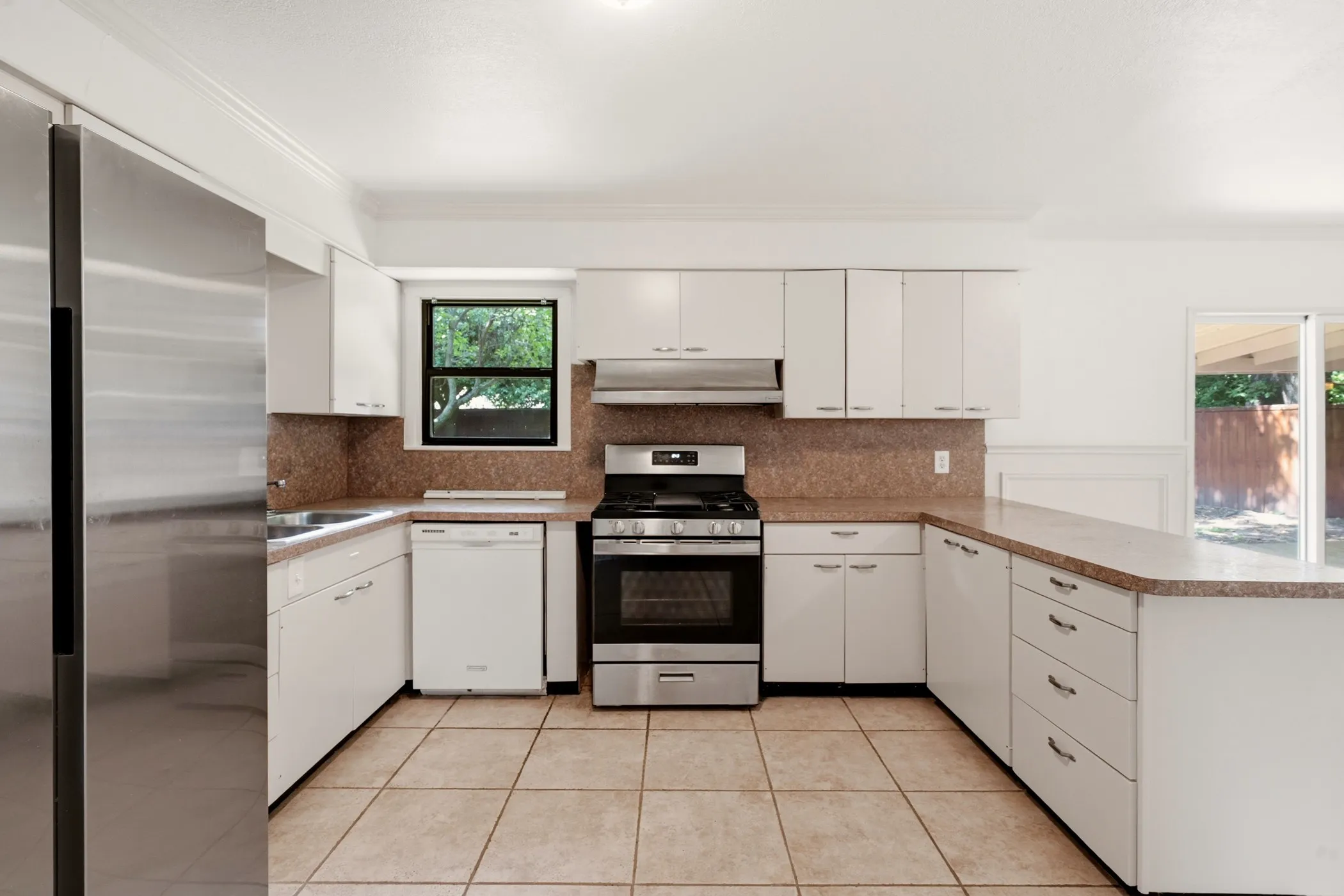 Single Family Residence For Sale in Tarrant County , 6220 Franwood Terrace, Fort Worth, Texas 76112, 2 Bedroom, 2 Bathroom, 1 Garage spaces, 1,116 Sqft, built in 1955, mls#21312085, Real Estate Agent in Fort Worth, Homes For Sale in Tarrant county, Homes For Sale in Fort Worth, Realtor in Fort Worth Texas, Real Estate Brokerage Independent Realty Texas, Luminita Cordes Realtor