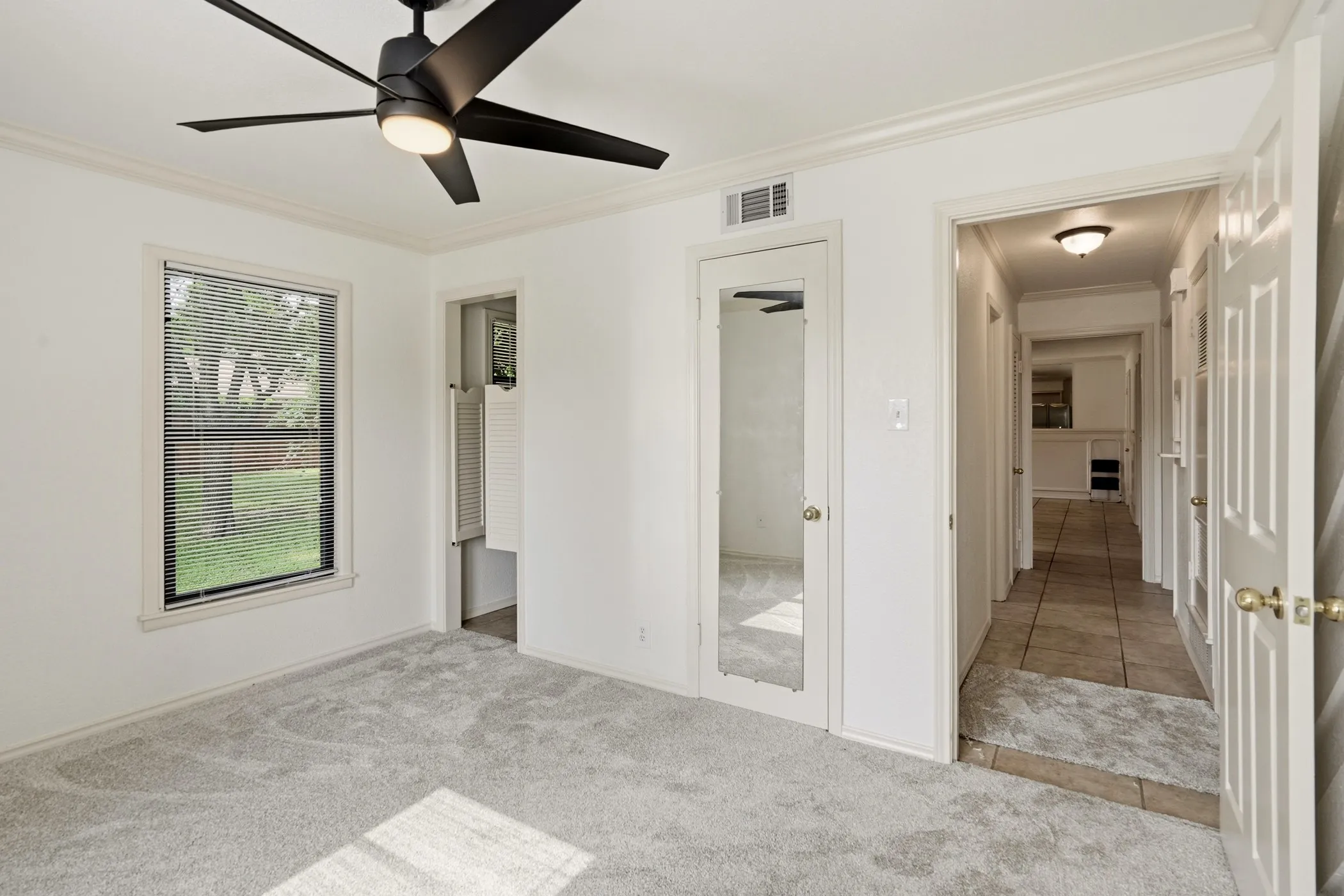 Single Family Residence For Sale in Tarrant County , 6220 Franwood Terrace, Fort Worth, Texas 76112, 2 Bedroom, 2 Bathroom, 1 Garage spaces, 1,116 Sqft, built in 1955, mls#21312085, Real Estate Agent in Fort Worth, Homes For Sale in Tarrant county, Homes For Sale in Fort Worth, Realtor in Fort Worth Texas, Real Estate Brokerage Independent Realty Texas, Luminita Cordes Realtor