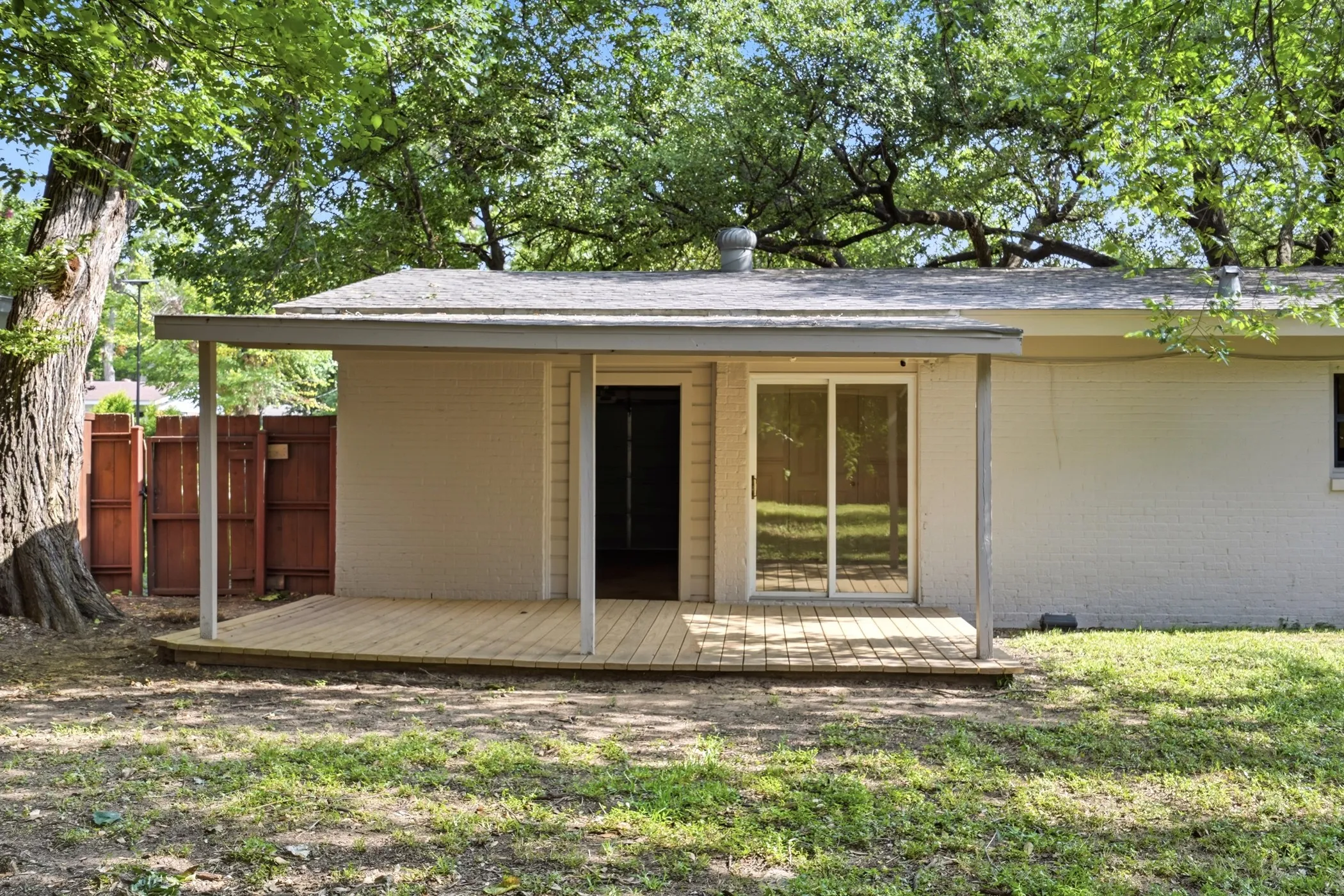 Single Family Residence For Sale in Tarrant County , 6220 Franwood Terrace, Fort Worth, Texas 76112, 2 Bedroom, 2 Bathroom, 1 Garage spaces, 1,116 Sqft, built in 1955, mls#21312085, Real Estate Agent in Fort Worth, Homes For Sale in Tarrant county, Homes For Sale in Fort Worth, Realtor in Fort Worth Texas, Real Estate Brokerage Independent Realty Texas, Luminita Cordes Realtor