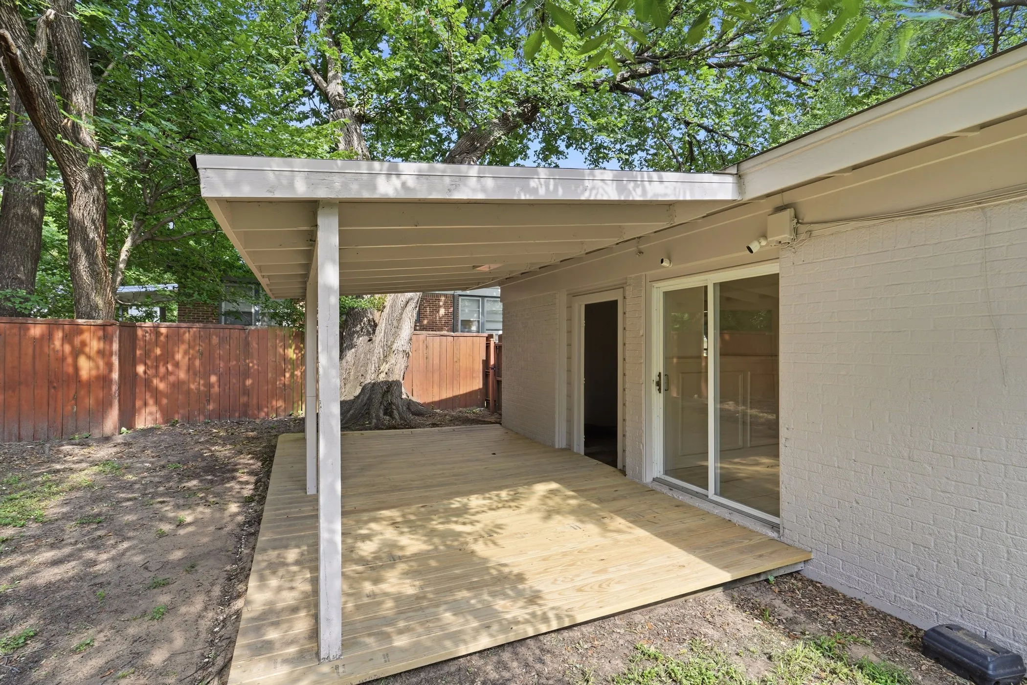 Single Family Residence For Sale in Tarrant County , 6220 Franwood Terrace, Fort Worth, Texas 76112, 2 Bedroom, 2 Bathroom, 1 Garage spaces, 1,116 Sqft, built in 1955, mls#21312085, Real Estate Agent in Fort Worth, Homes For Sale in Tarrant county, Homes For Sale in Fort Worth, Realtor in Fort Worth Texas, Real Estate Brokerage Independent Realty Texas, Luminita Cordes Realtor