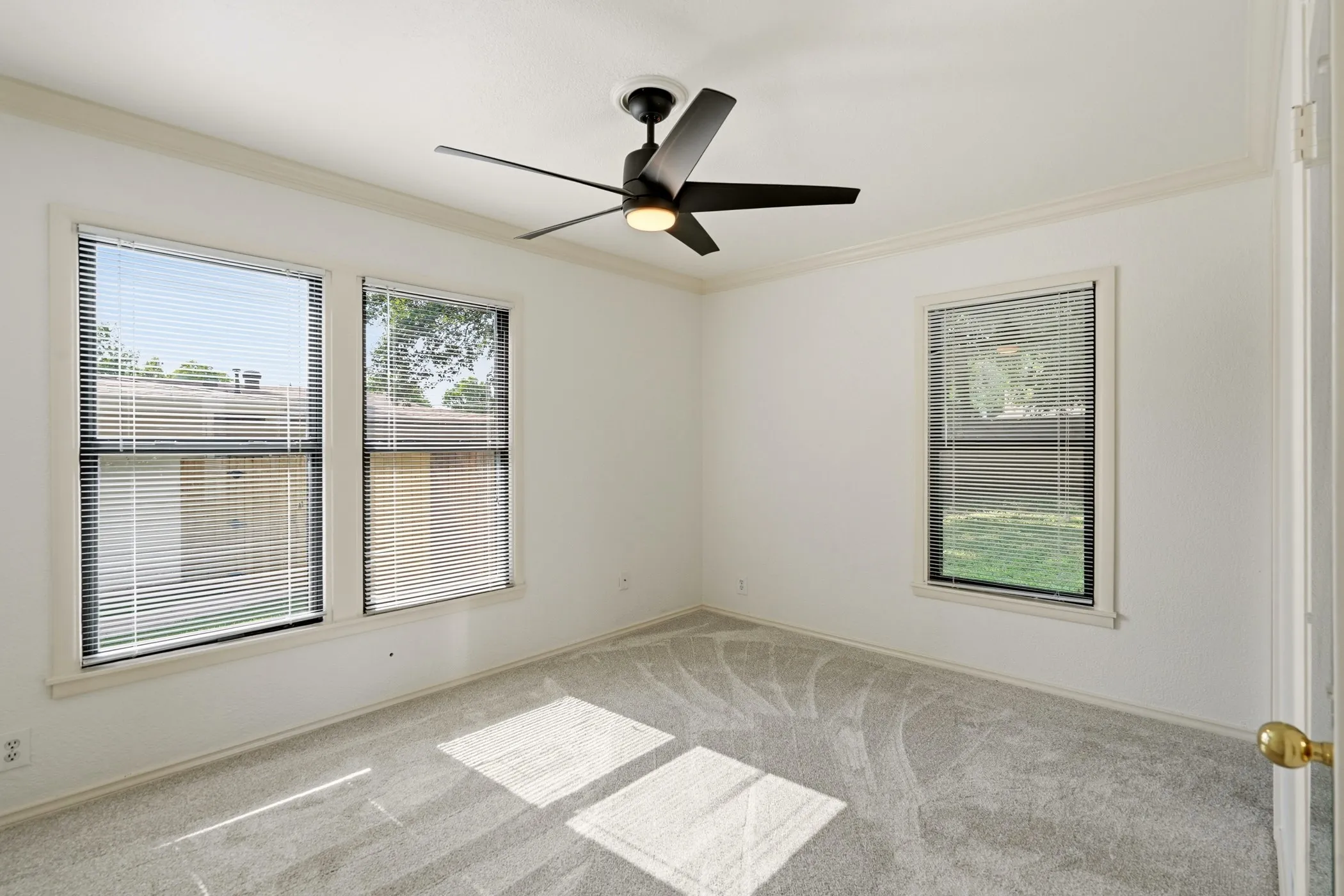 Single Family Residence For Sale in Tarrant County , 6220 Franwood Terrace, Fort Worth, Texas 76112, 2 Bedroom, 2 Bathroom, 1 Garage spaces, 1,116 Sqft, built in 1955, mls#21312085, Real Estate Agent in Fort Worth, Homes For Sale in Tarrant county, Homes For Sale in Fort Worth, Realtor in Fort Worth Texas, Real Estate Brokerage Independent Realty Texas, Luminita Cordes Realtor