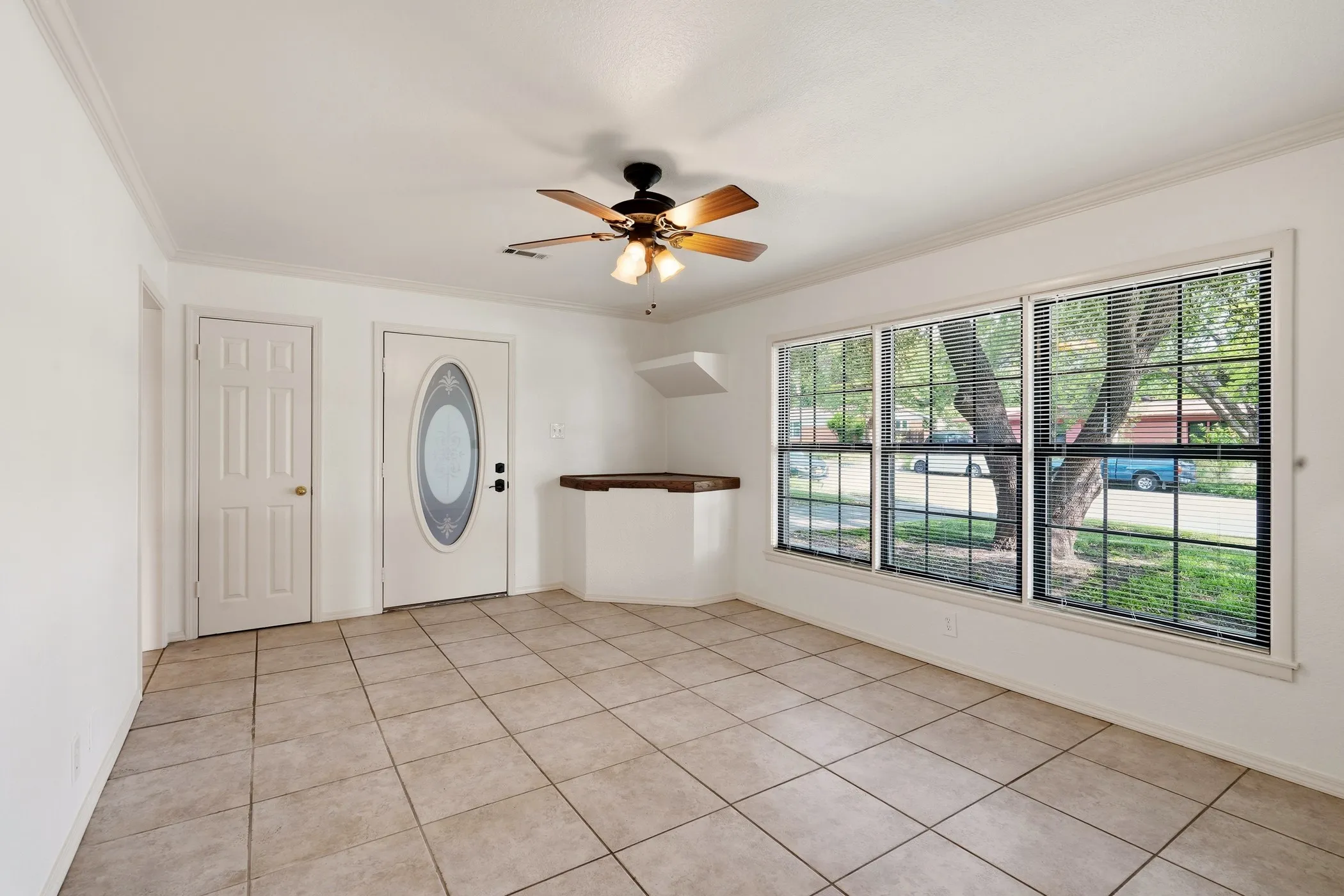 Single Family Residence For Sale in Tarrant County , 6220 Franwood Terrace, Fort Worth, Texas 76112, 2 Bedroom, 2 Bathroom, 1 Garage spaces, 1,116 Sqft, built in 1955, mls#21312085, Real Estate Agent in Fort Worth, Homes For Sale in Tarrant county, Homes For Sale in Fort Worth, Realtor in Fort Worth Texas, Real Estate Brokerage Independent Realty Texas, Luminita Cordes Realtor