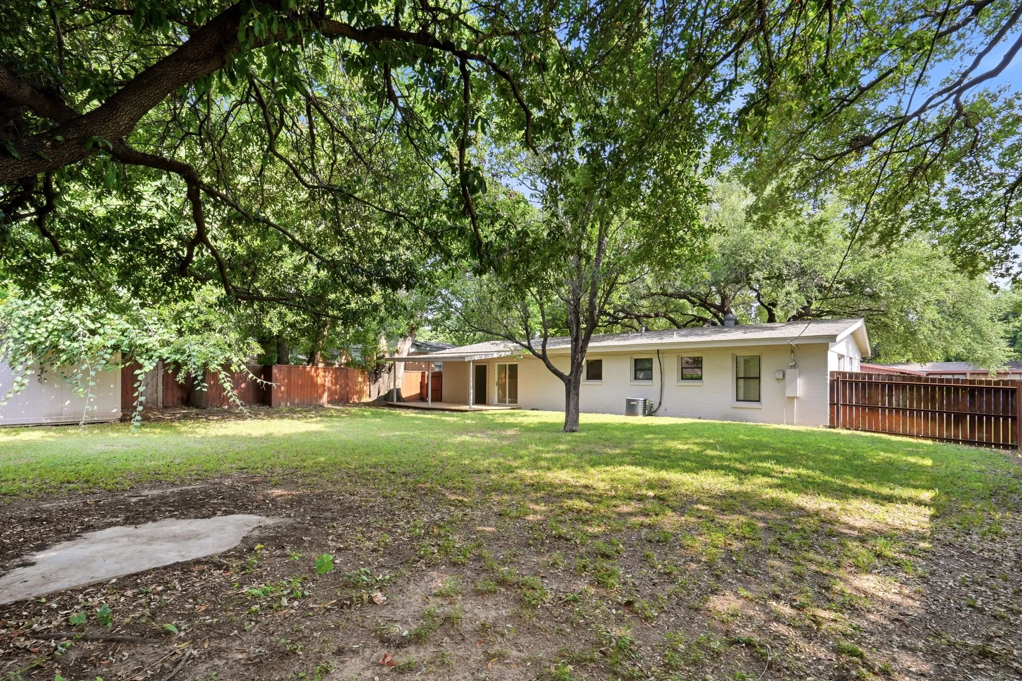 Single Family Residence For Sale in Tarrant County , 6220 Franwood Terrace, Fort Worth, Texas 76112, 2 Bedroom, 2 Bathroom, 1 Garage spaces, 1,116 Sqft, built in 1955, mls#21312085, Real Estate Agent in Fort Worth, Homes For Sale in Tarrant county, Homes For Sale in Fort Worth, Realtor in Fort Worth Texas, Real Estate Brokerage Independent Realty Texas, Luminita Cordes Realtor