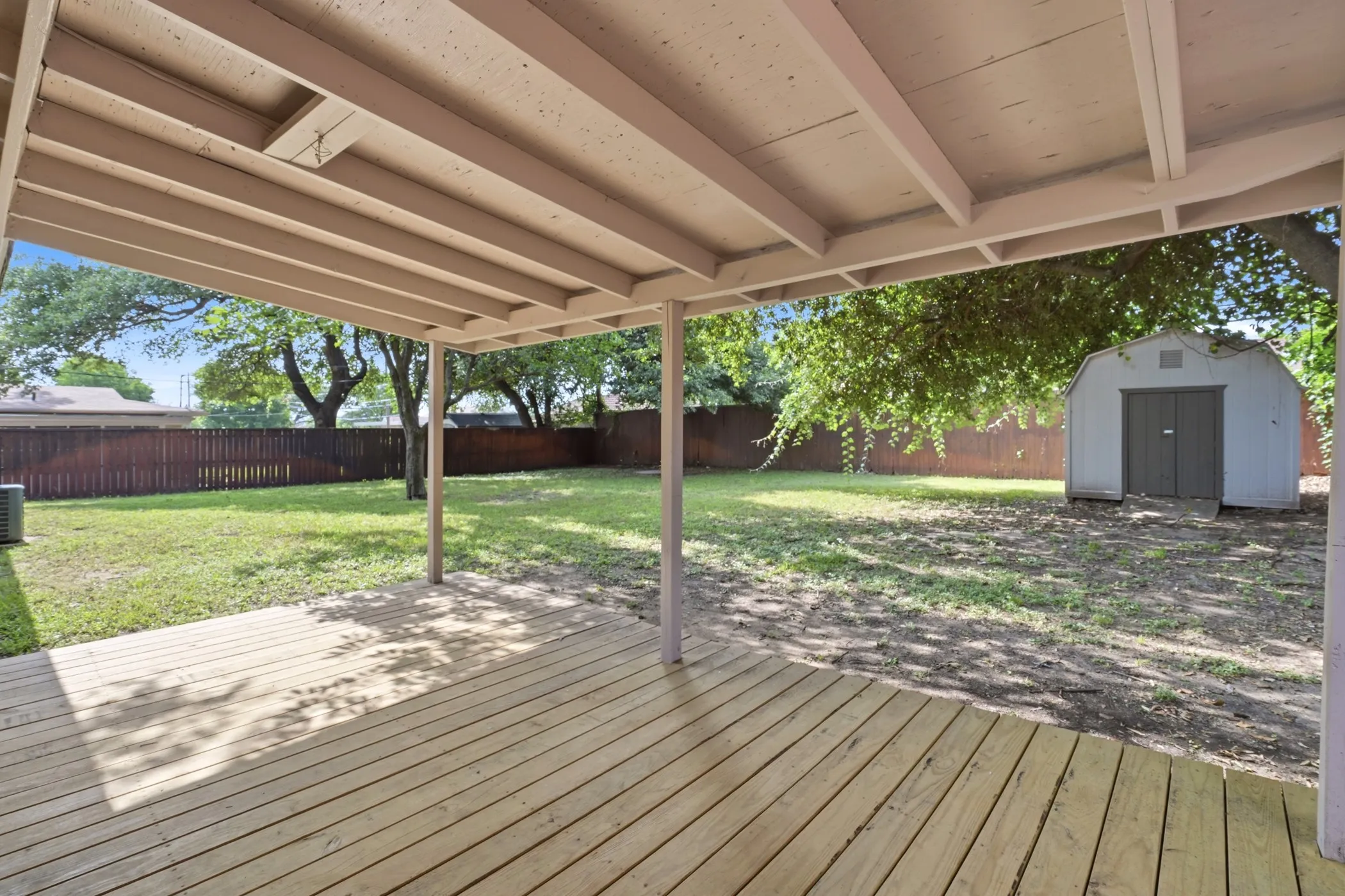 Single Family Residence For Sale in Tarrant County , 6220 Franwood Terrace, Fort Worth, Texas 76112, 2 Bedroom, 2 Bathroom, 1 Garage spaces, 1,116 Sqft, built in 1955, mls#21312085, Real Estate Agent in Fort Worth, Homes For Sale in Tarrant county, Homes For Sale in Fort Worth, Realtor in Fort Worth Texas, Real Estate Brokerage Independent Realty Texas, Luminita Cordes Realtor