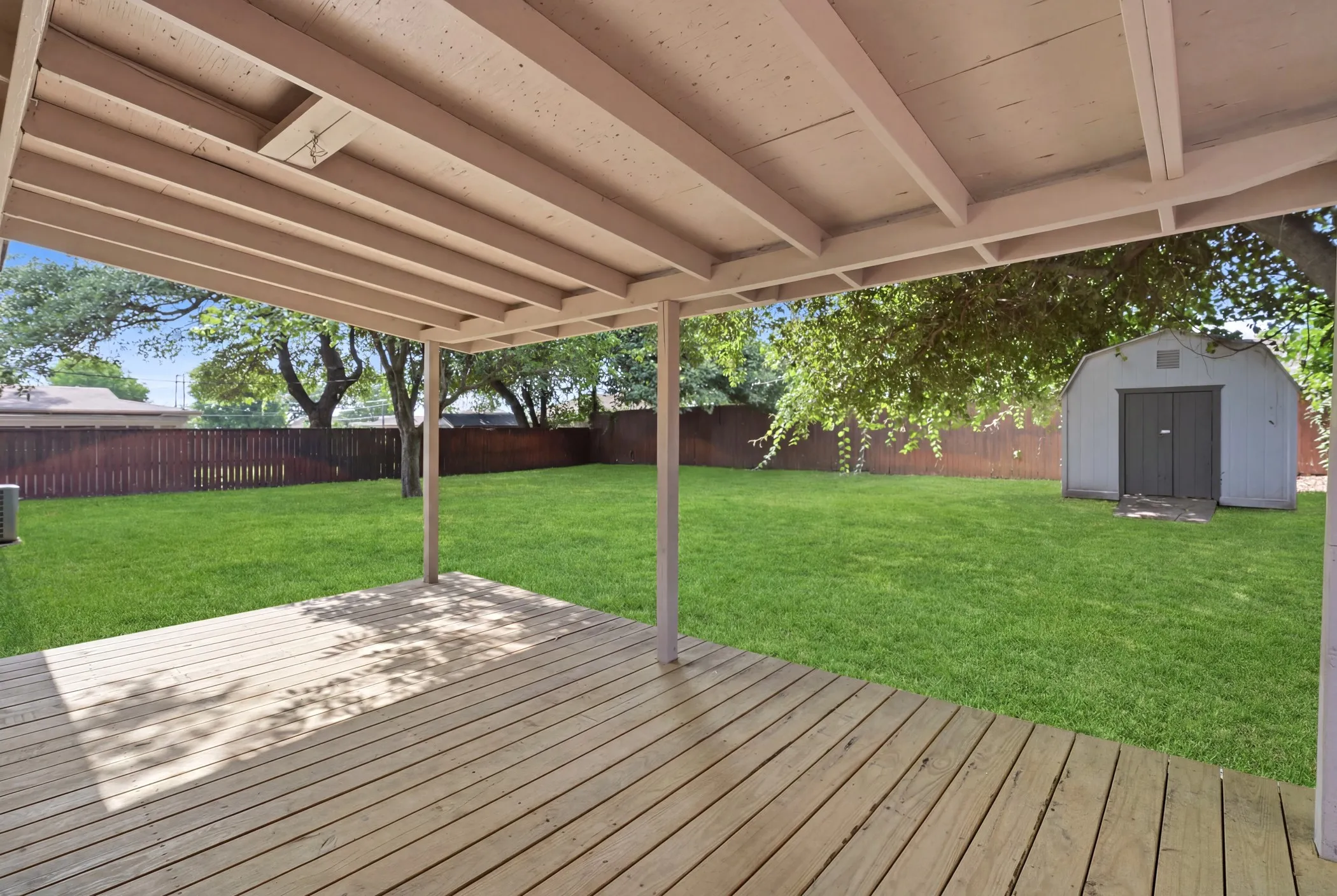 Single Family Residence For Sale in Tarrant County , 6220 Franwood Terrace, Fort Worth, Texas 76112, 2 Bedroom, 2 Bathroom, 1 Garage spaces, 1,116 Sqft, built in 1955, mls#21312085, Real Estate Agent in Fort Worth, Homes For Sale in Tarrant county, Homes For Sale in Fort Worth, Realtor in Fort Worth Texas, Real Estate Brokerage Independent Realty Texas, Luminita Cordes Realtor