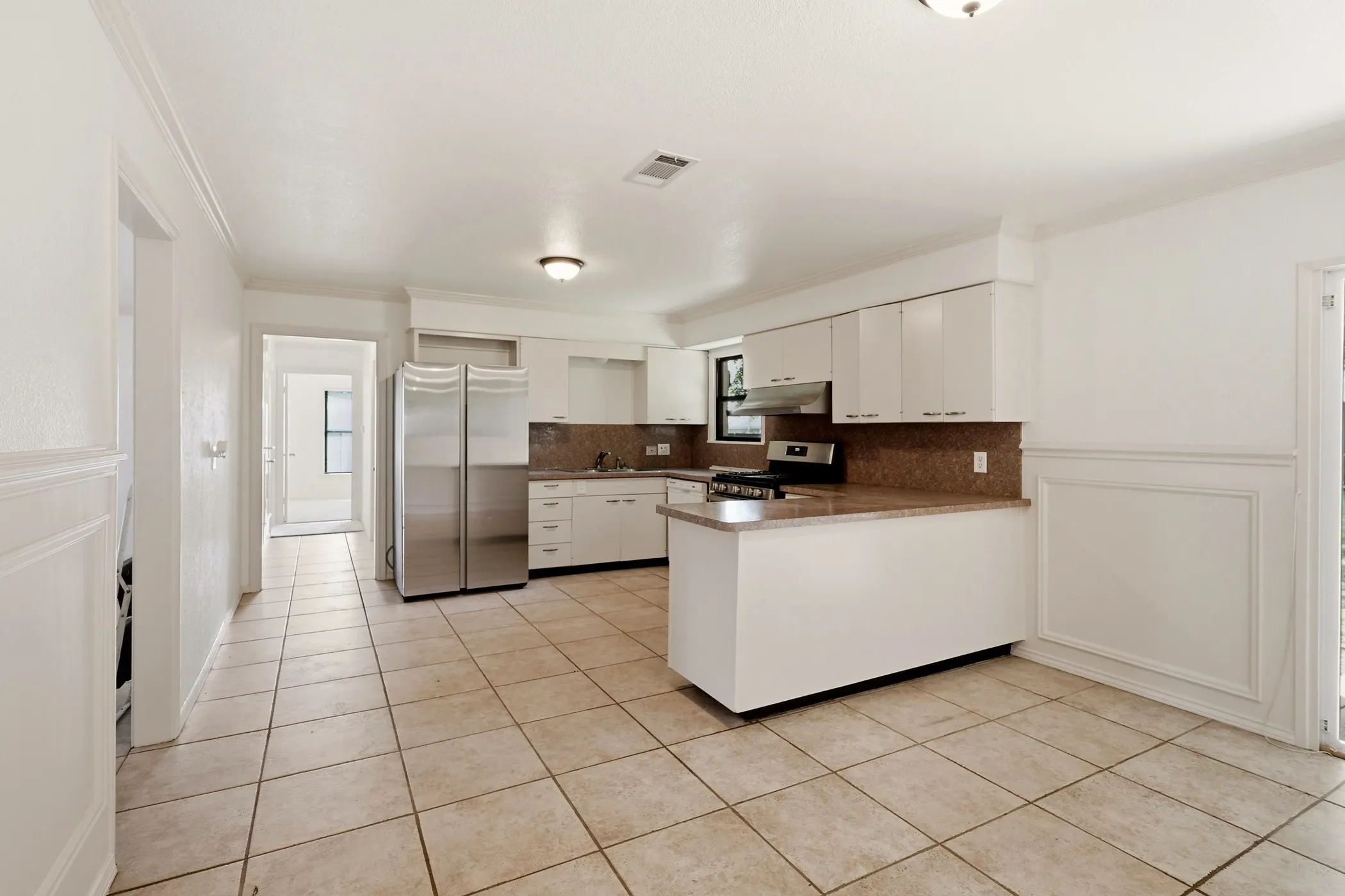 Single Family Residence For Sale in Tarrant County , 6220 Franwood Terrace, Fort Worth, Texas 76112, 2 Bedroom, 2 Bathroom, 1 Garage spaces, 1,116 Sqft, built in 1955, mls#21312085, Real Estate Agent in Fort Worth, Homes For Sale in Tarrant county, Homes For Sale in Fort Worth, Realtor in Fort Worth Texas, Real Estate Brokerage Independent Realty Texas, Luminita Cordes Realtor