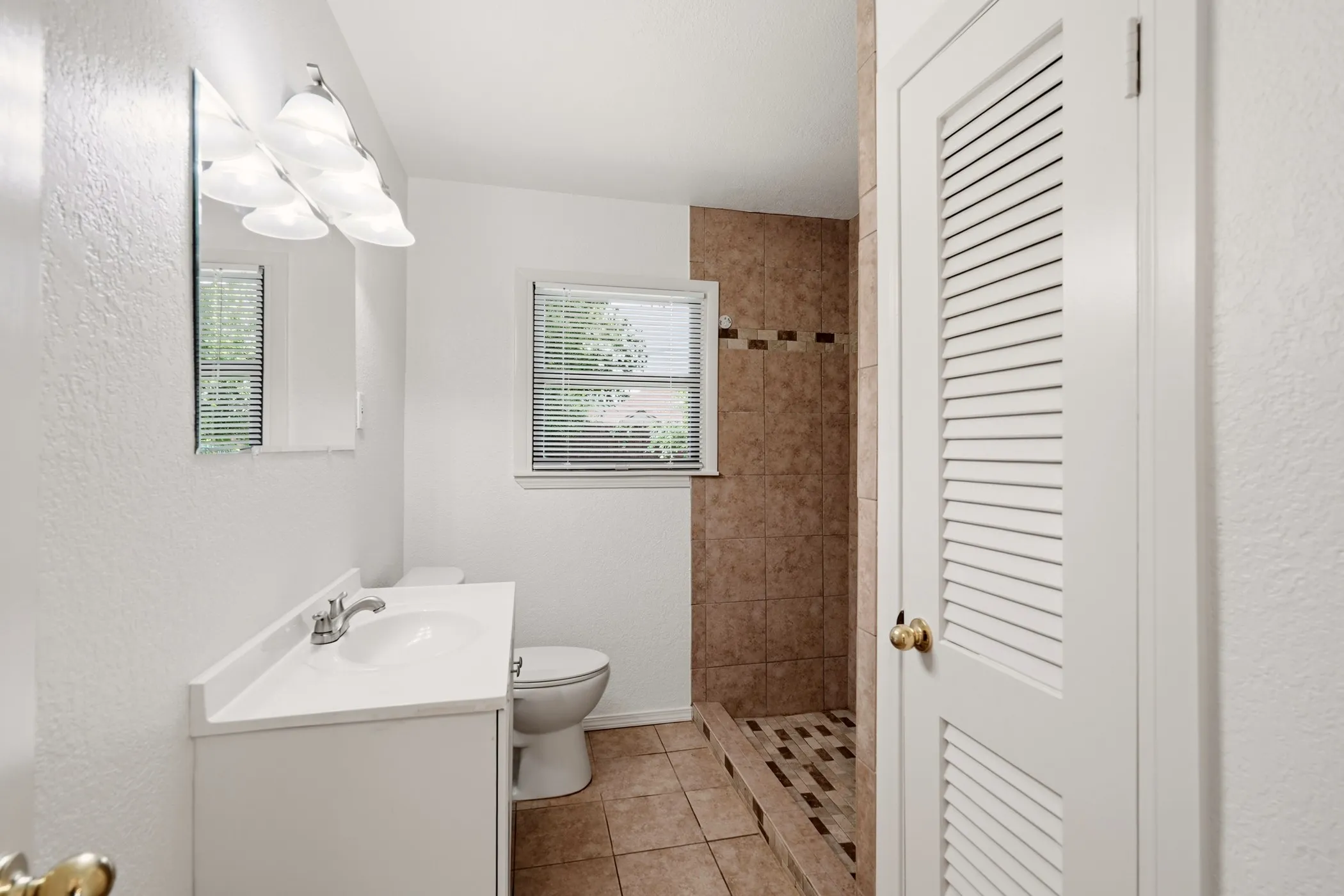 Single Family Residence For Sale in Tarrant County , 6220 Franwood Terrace, Fort Worth, Texas 76112, 2 Bedroom, 2 Bathroom, 1 Garage spaces, 1,116 Sqft, built in 1955, mls#21312085, Real Estate Agent in Fort Worth, Homes For Sale in Tarrant county, Homes For Sale in Fort Worth, Realtor in Fort Worth Texas, Real Estate Brokerage Independent Realty Texas, Luminita Cordes Realtor