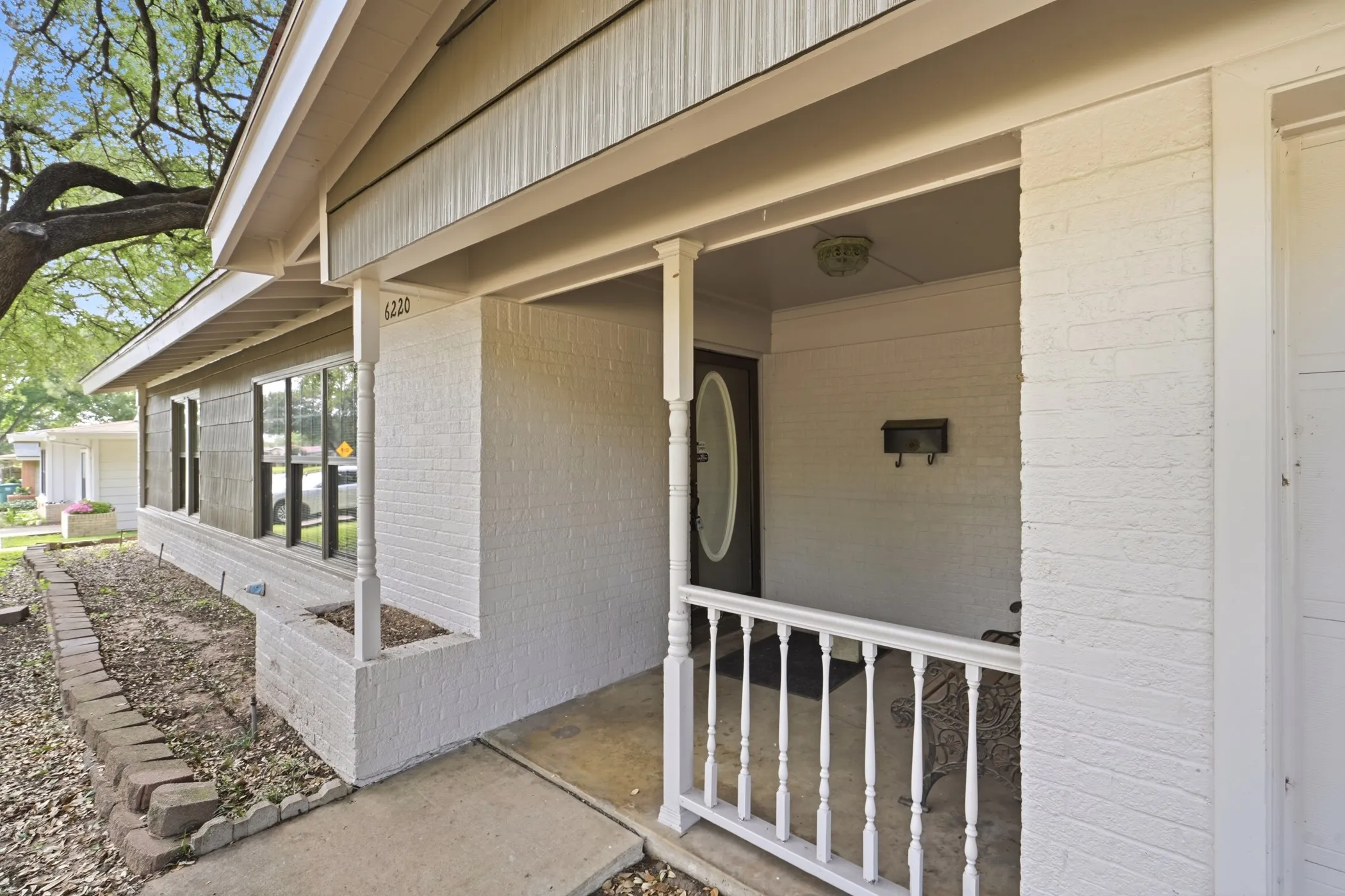 Single Family Residence For Sale in Tarrant County , 6220 Franwood Terrace, Fort Worth, Texas 76112, 2 Bedroom, 2 Bathroom, 1 Garage spaces, 1,116 Sqft, built in 1955, mls#21312085, Real Estate Agent in Fort Worth, Homes For Sale in Tarrant county, Homes For Sale in Fort Worth, Realtor in Fort Worth Texas, Real Estate Brokerage Independent Realty Texas, Luminita Cordes Realtor