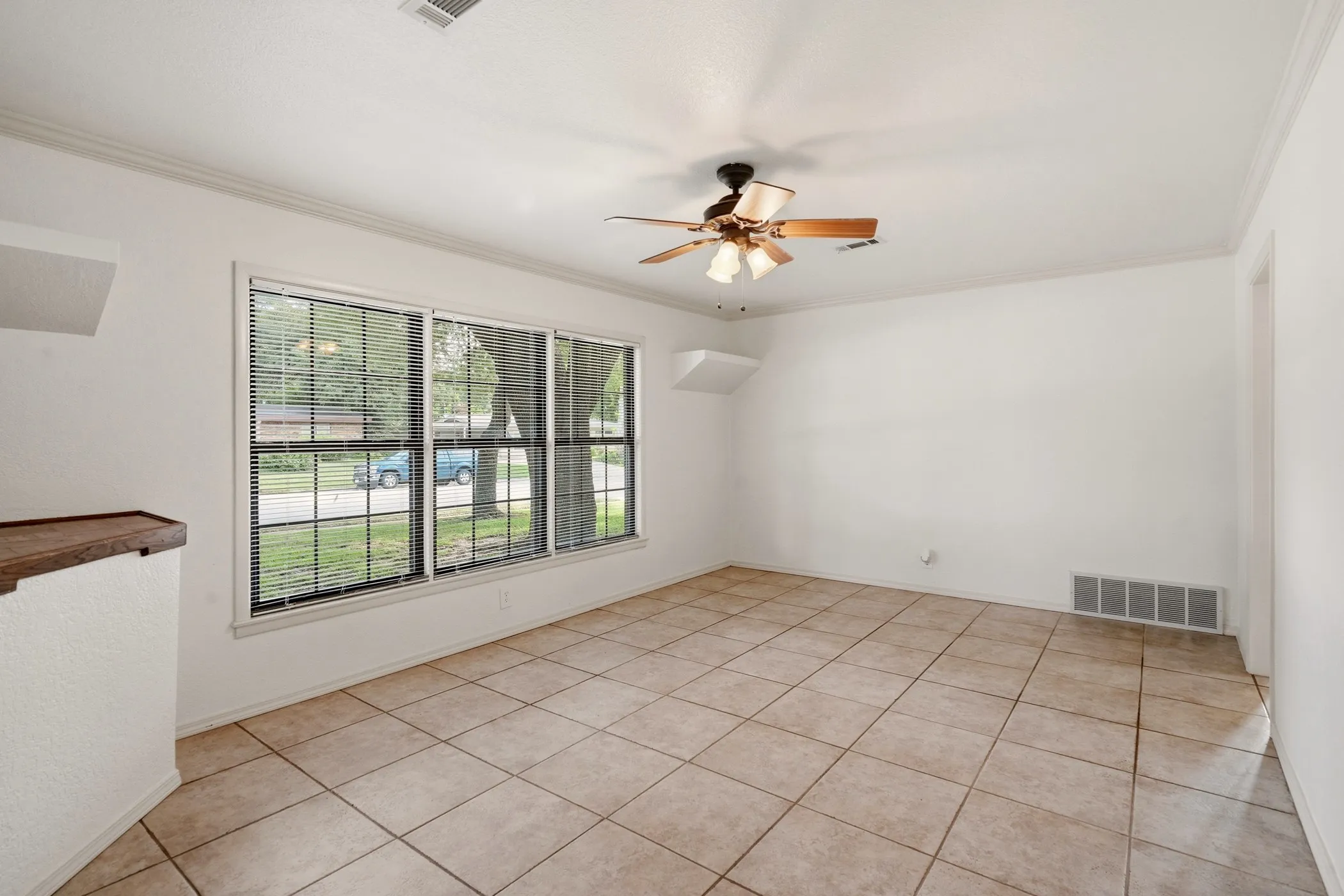Single Family Residence For Sale in Tarrant County , 6220 Franwood Terrace, Fort Worth, Texas 76112, 2 Bedroom, 2 Bathroom, 1 Garage spaces, 1,116 Sqft, built in 1955, mls#21312085, Real Estate Agent in Fort Worth, Homes For Sale in Tarrant county, Homes For Sale in Fort Worth, Realtor in Fort Worth Texas, Real Estate Brokerage Independent Realty Texas, Luminita Cordes Realtor