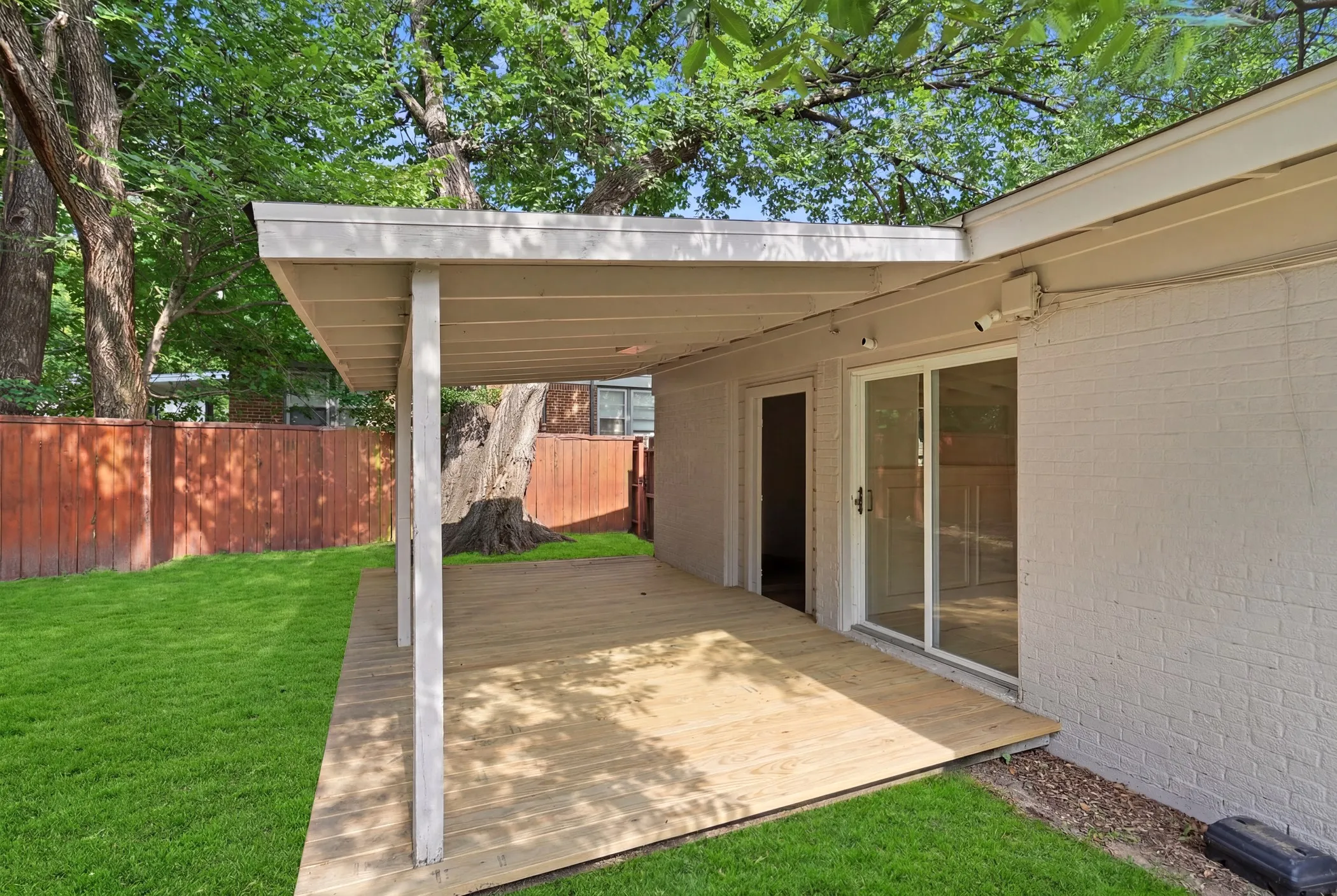 Single Family Residence For Sale in Tarrant County , 6220 Franwood Terrace, Fort Worth, Texas 76112, 2 Bedroom, 2 Bathroom, 1 Garage spaces, 1,116 Sqft, built in 1955, mls#21312085, Real Estate Agent in Fort Worth, Homes For Sale in Tarrant county, Homes For Sale in Fort Worth, Realtor in Fort Worth Texas, Real Estate Brokerage Independent Realty Texas, Luminita Cordes Realtor
