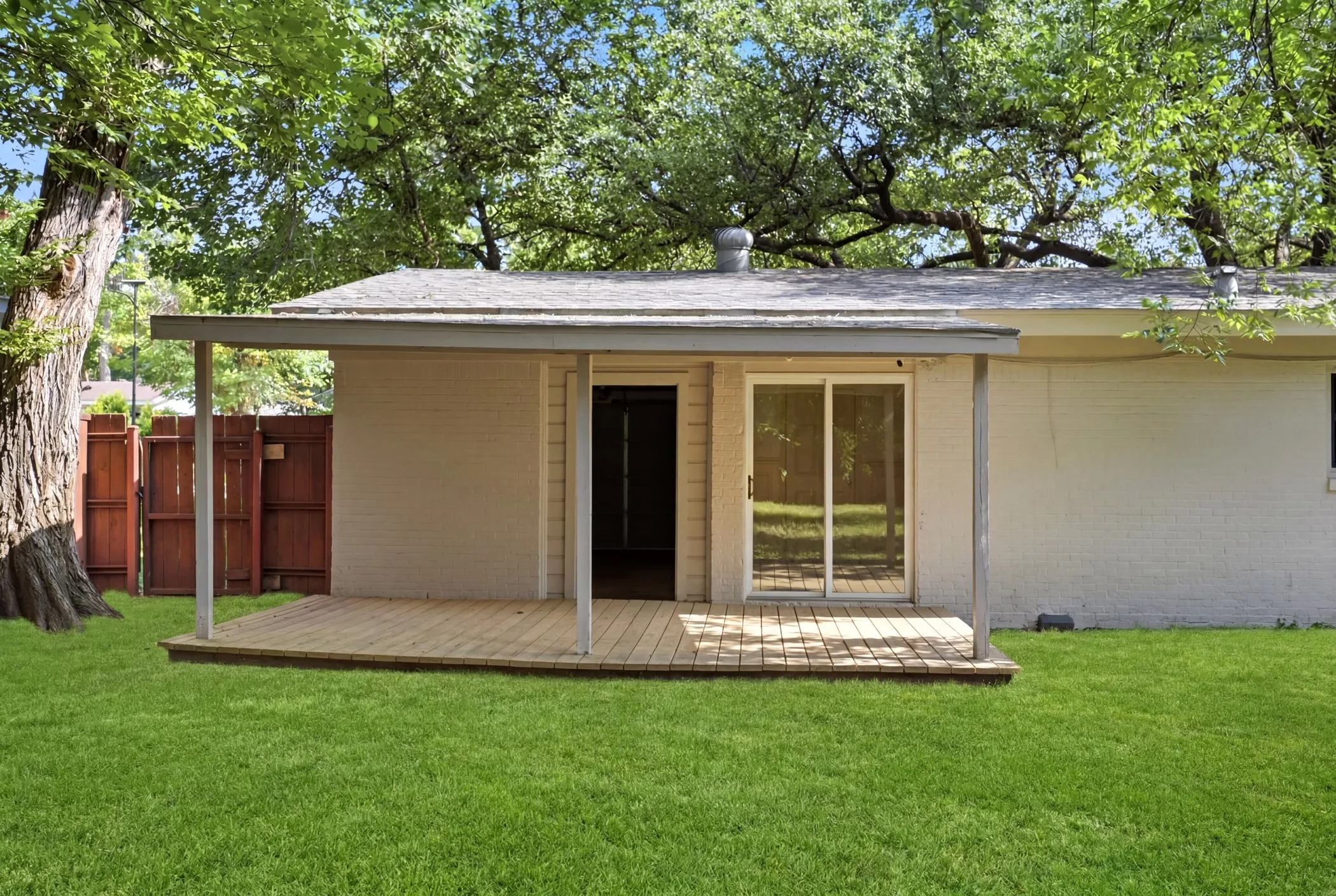 Single Family Residence For Sale in Tarrant County , 6220 Franwood Terrace, Fort Worth, Texas 76112, 2 Bedroom, 2 Bathroom, 1 Garage spaces, 1,116 Sqft, built in 1955, mls#21312085, Real Estate Agent in Fort Worth, Homes For Sale in Tarrant county, Homes For Sale in Fort Worth, Realtor in Fort Worth Texas, Real Estate Brokerage Independent Realty Texas, Luminita Cordes Realtor