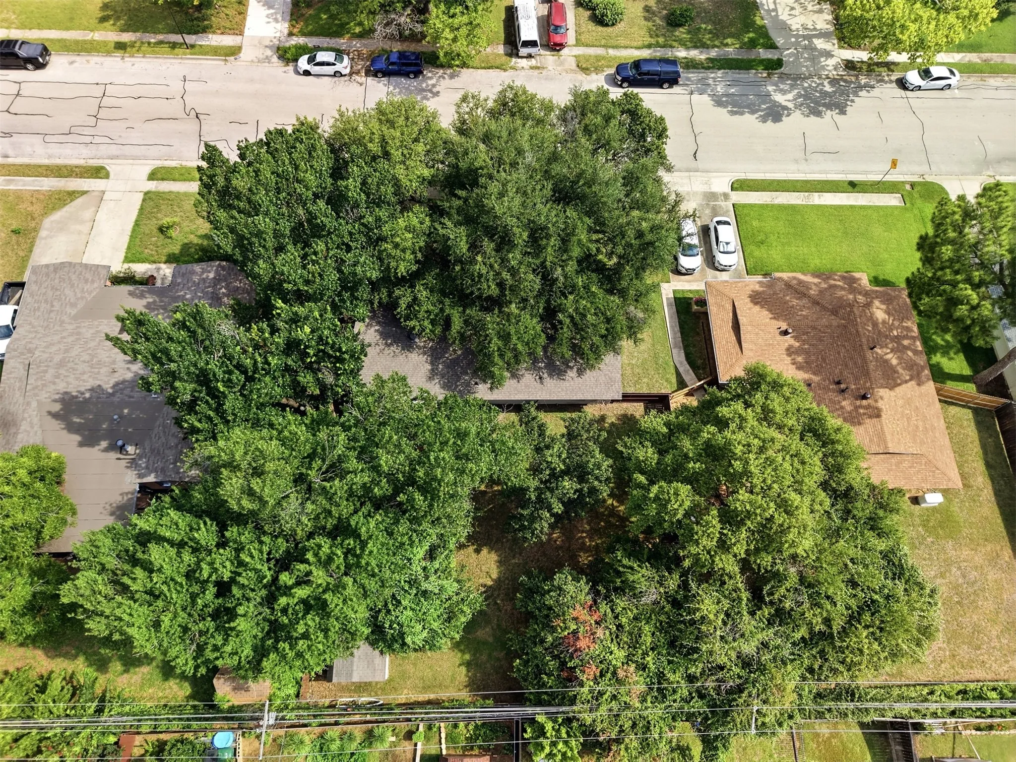 Single Family Residence For Sale in Tarrant County , 6220 Franwood Terrace, Fort Worth, Texas 76112, 2 Bedroom, 2 Bathroom, 1 Garage spaces, 1,116 Sqft, built in 1955, mls#21312085, Real Estate Agent in Fort Worth, Homes For Sale in Tarrant county, Homes For Sale in Fort Worth, Realtor in Fort Worth Texas, Real Estate Brokerage Independent Realty Texas, Luminita Cordes Realtor