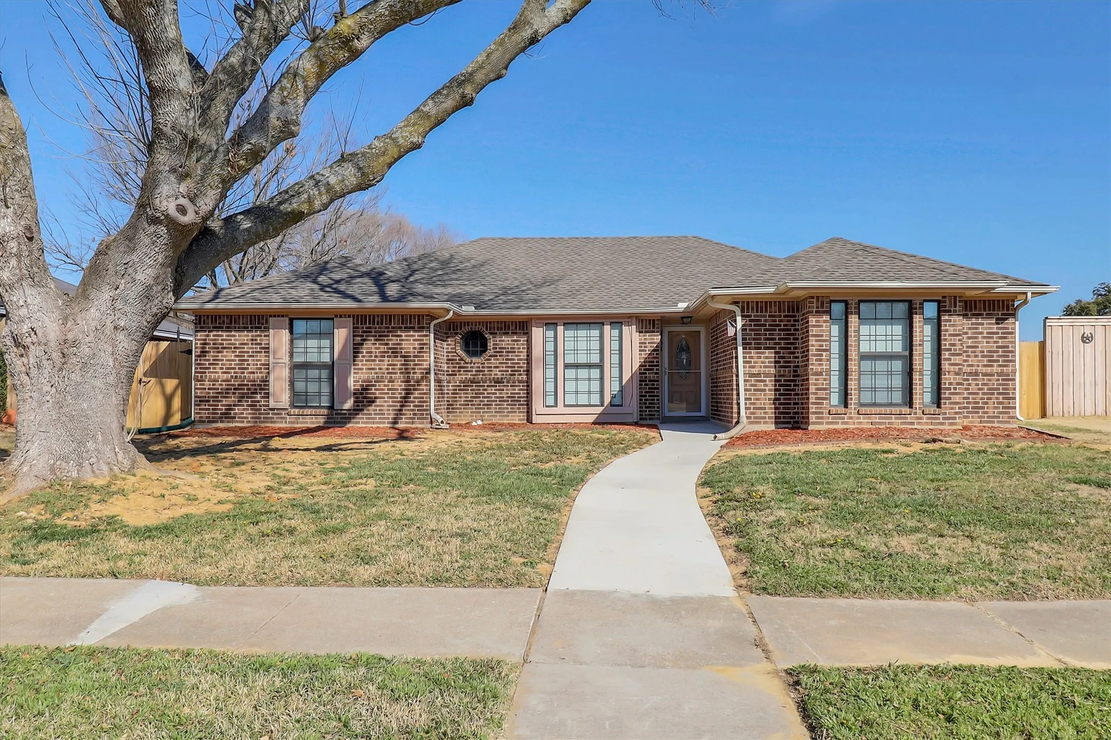 Single Family Residence For Sale in Dallas County , 7701 Cornell Drive, Rowlett, Texas 75088, 3 Bedrooms, 2 Bathrooms, 2 Garage spaces, 1,596 Sqft, built in 1985, Price $309,500, mls#21312849, Real Estate Agent in Rowlett, Homes For Sale in Dallas county, Homes For Sale in Rowlett, Realtor in Rowlett Texas, Real Estate Brokerage Independent Realty Texas, Luminita Cordes Realtor