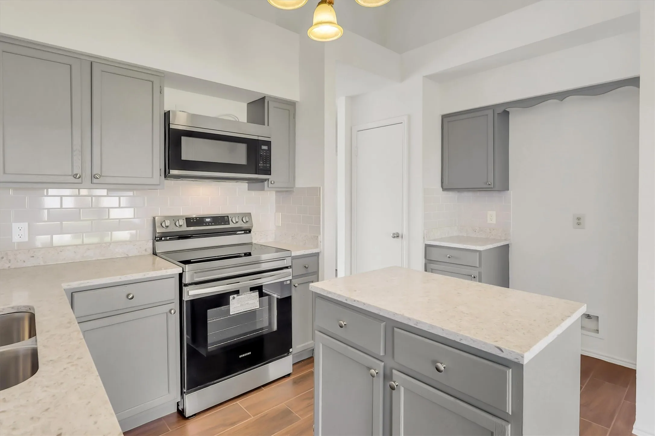 Single Family Residence For Sale in Dallas County , 7701 Cornell Drive, Rowlett, Texas 75088, 3 Bedrooms, 2 Bathrooms, 2 Garage spaces, 1,596 Sqft, built in 1985, Price $309,500, mls#21312849, Real Estate Agent in Rowlett, Homes For Sale in Dallas county, Homes For Sale in Rowlett, Realtor in Rowlett Texas, Real Estate Brokerage Independent Realty Texas, Luminita Cordes Realtor