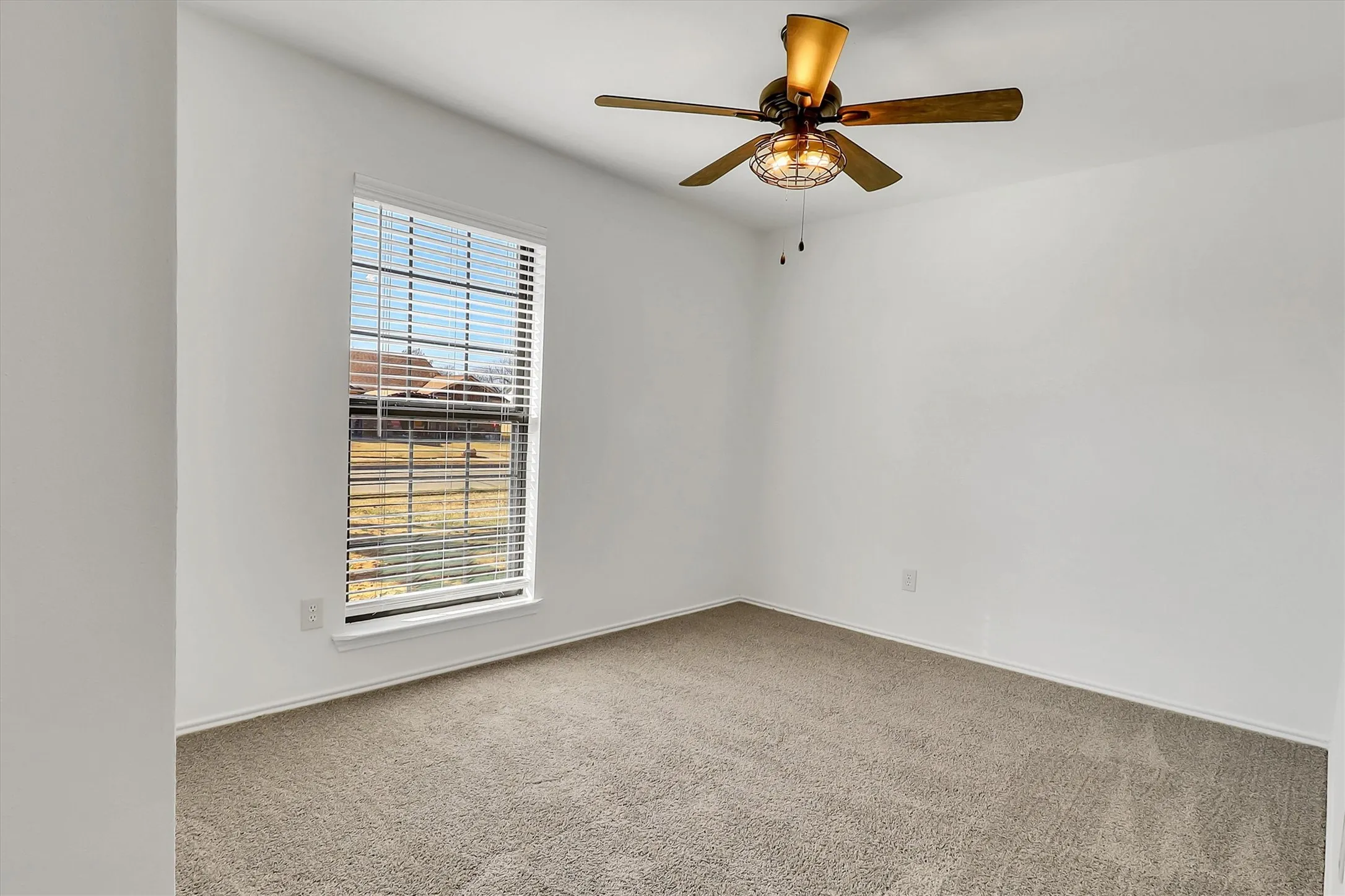 Single Family Residence For Sale in Dallas County , 7701 Cornell Drive, Rowlett, Texas 75088, 3 Bedrooms, 2 Bathrooms, 2 Garage spaces, 1,596 Sqft, built in 1985, Price $309,500, mls#21312849, Real Estate Agent in Rowlett, Homes For Sale in Dallas county, Homes For Sale in Rowlett, Realtor in Rowlett Texas, Real Estate Brokerage Independent Realty Texas, Luminita Cordes Realtor