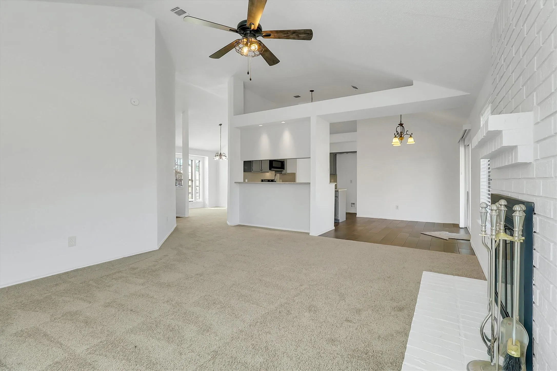 Single Family Residence For Sale in Dallas County , 7701 Cornell Drive, Rowlett, Texas 75088, 3 Bedrooms, 2 Bathrooms, 2 Garage spaces, 1,596 Sqft, built in 1985, Price $309,500, mls#21312849, Real Estate Agent in Rowlett, Homes For Sale in Dallas county, Homes For Sale in Rowlett, Realtor in Rowlett Texas, Real Estate Brokerage Independent Realty Texas, Luminita Cordes Realtor