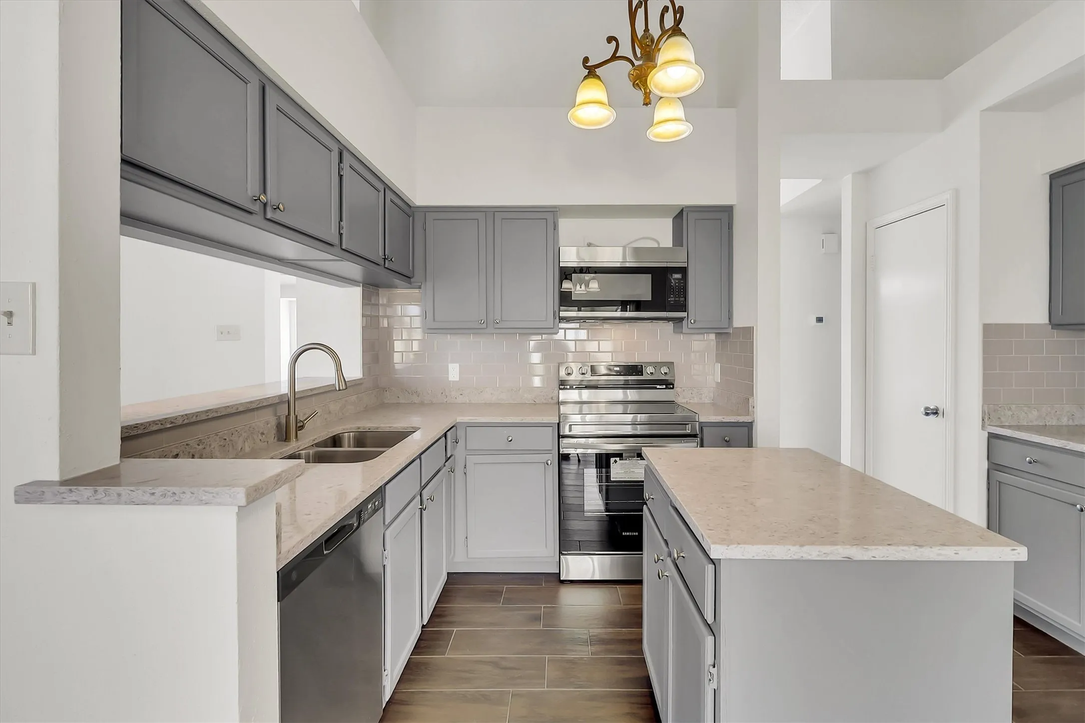 Single Family Residence For Sale in Dallas County , 7701 Cornell Drive, Rowlett, Texas 75088, 3 Bedrooms, 2 Bathrooms, 2 Garage spaces, 1,596 Sqft, built in 1985, Price $309,500, mls#21312849, Real Estate Agent in Rowlett, Homes For Sale in Dallas county, Homes For Sale in Rowlett, Realtor in Rowlett Texas, Real Estate Brokerage Independent Realty Texas, Luminita Cordes Realtor