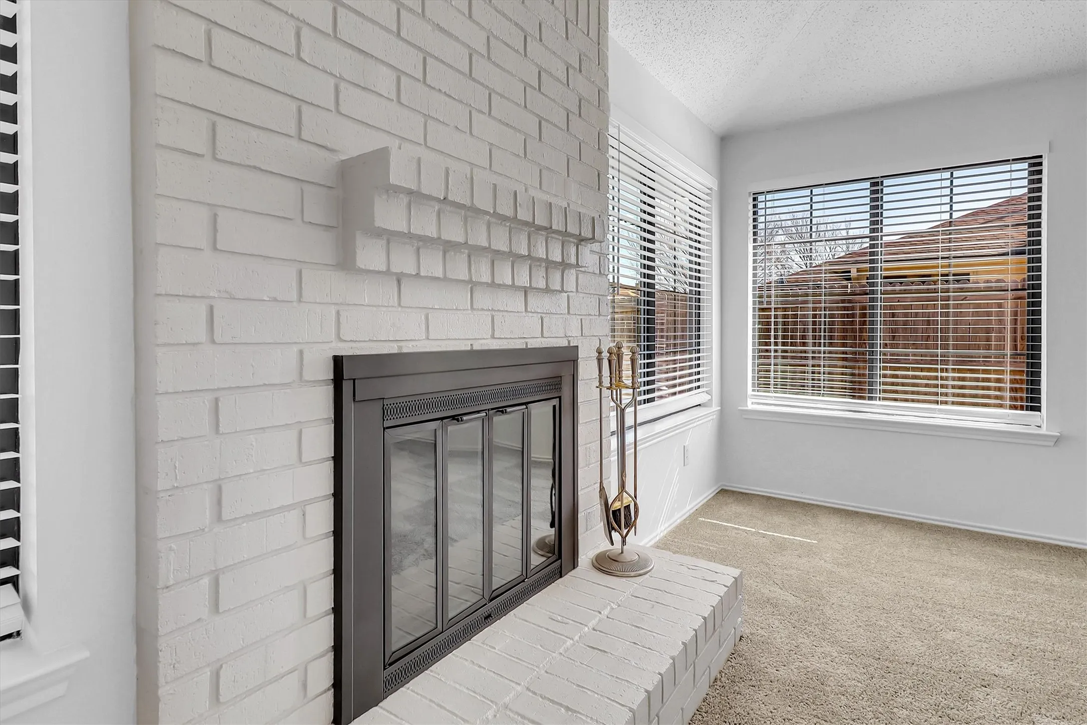 Single Family Residence For Sale in Dallas County , 7701 Cornell Drive, Rowlett, Texas 75088, 3 Bedrooms, 2 Bathrooms, 2 Garage spaces, 1,596 Sqft, built in 1985, Price $309,500, mls#21312849, Real Estate Agent in Rowlett, Homes For Sale in Dallas county, Homes For Sale in Rowlett, Realtor in Rowlett Texas, Real Estate Brokerage Independent Realty Texas, Luminita Cordes Realtor