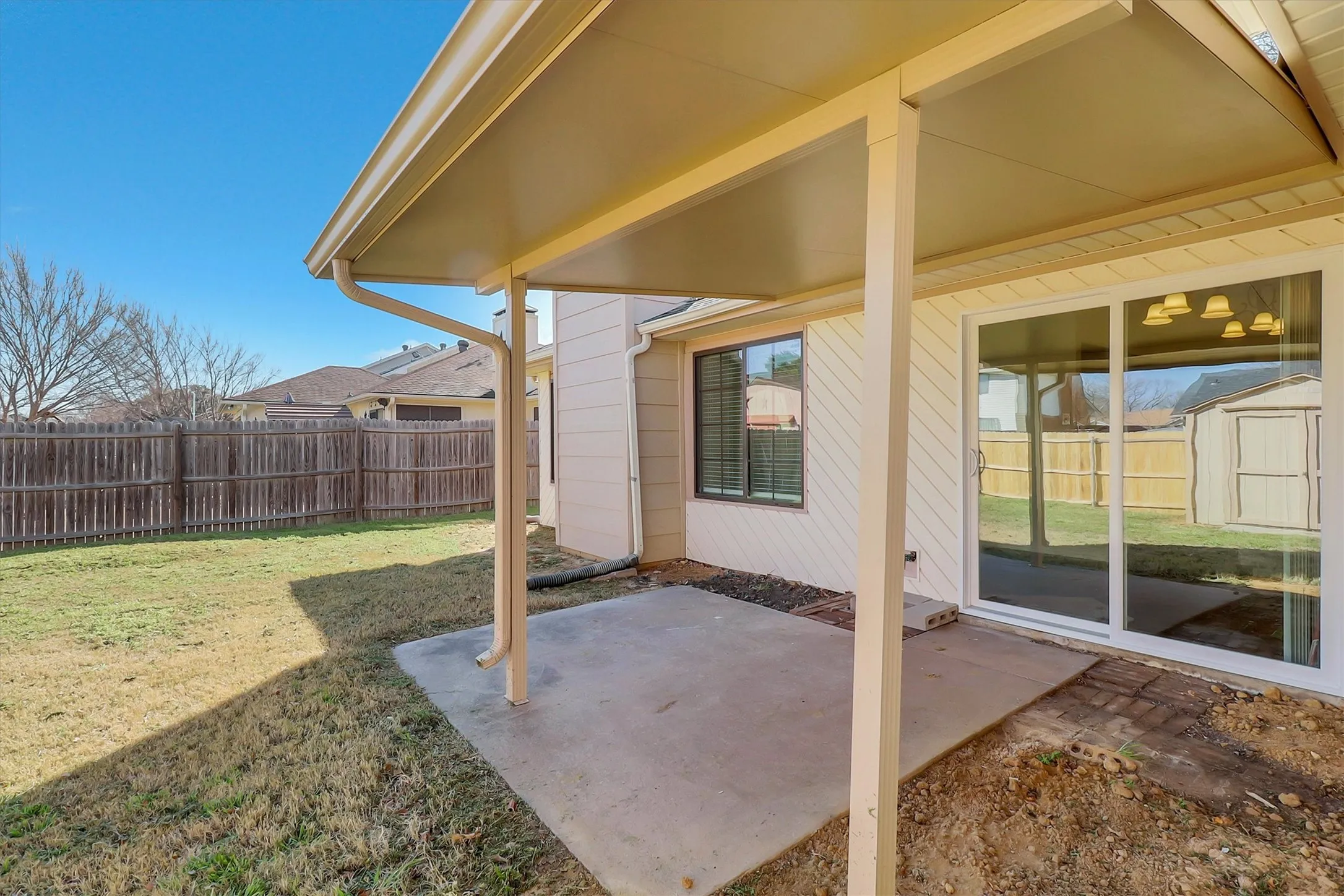 Single Family Residence For Sale in Dallas County , 7701 Cornell Drive, Rowlett, Texas 75088, 3 Bedrooms, 2 Bathrooms, 2 Garage spaces, 1,596 Sqft, built in 1985, Price $309,500, mls#21312849, Real Estate Agent in Rowlett, Homes For Sale in Dallas county, Homes For Sale in Rowlett, Realtor in Rowlett Texas, Real Estate Brokerage Independent Realty Texas, Luminita Cordes Realtor