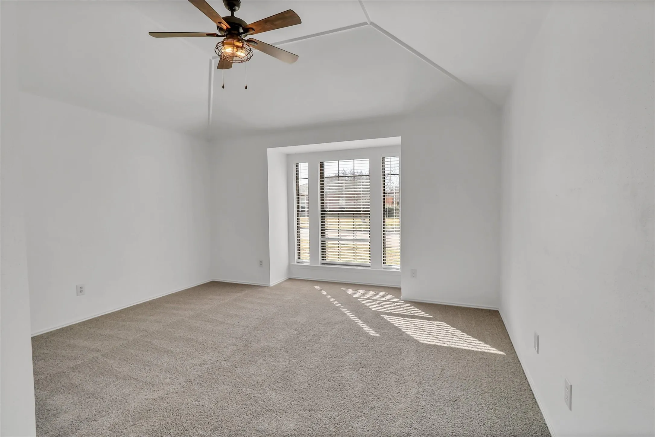 Single Family Residence For Sale in Dallas County , 7701 Cornell Drive, Rowlett, Texas 75088, 3 Bedrooms, 2 Bathrooms, 2 Garage spaces, 1,596 Sqft, built in 1985, Price $309,500, mls#21312849, Real Estate Agent in Rowlett, Homes For Sale in Dallas county, Homes For Sale in Rowlett, Realtor in Rowlett Texas, Real Estate Brokerage Independent Realty Texas, Luminita Cordes Realtor